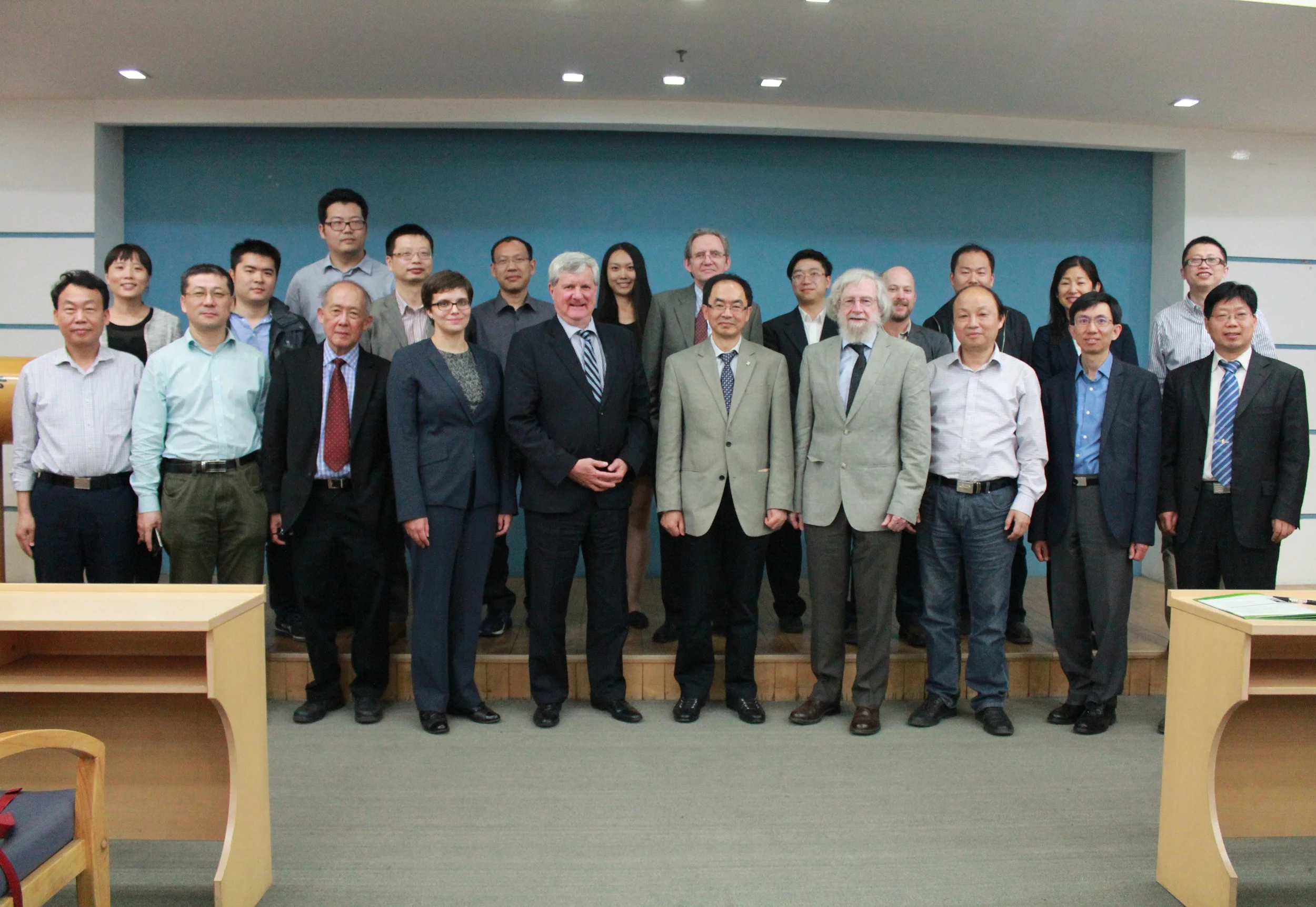 中心首届年会顺利召开