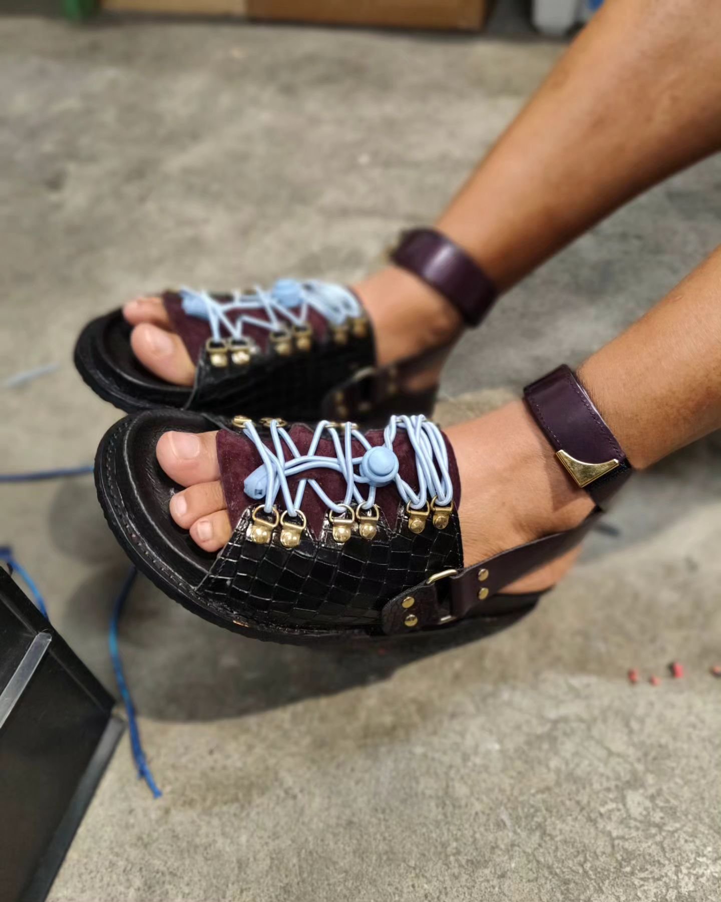 Melissa's aubergine and croc slides. Love the final touch of the elastic lacing and toggle, chef's 💋* Made on the collab workshop with my studio neighbour Breeze from @post_sole_studio 

#shoemaking #handmade #melbourneworkshops #postsolestudio #sho