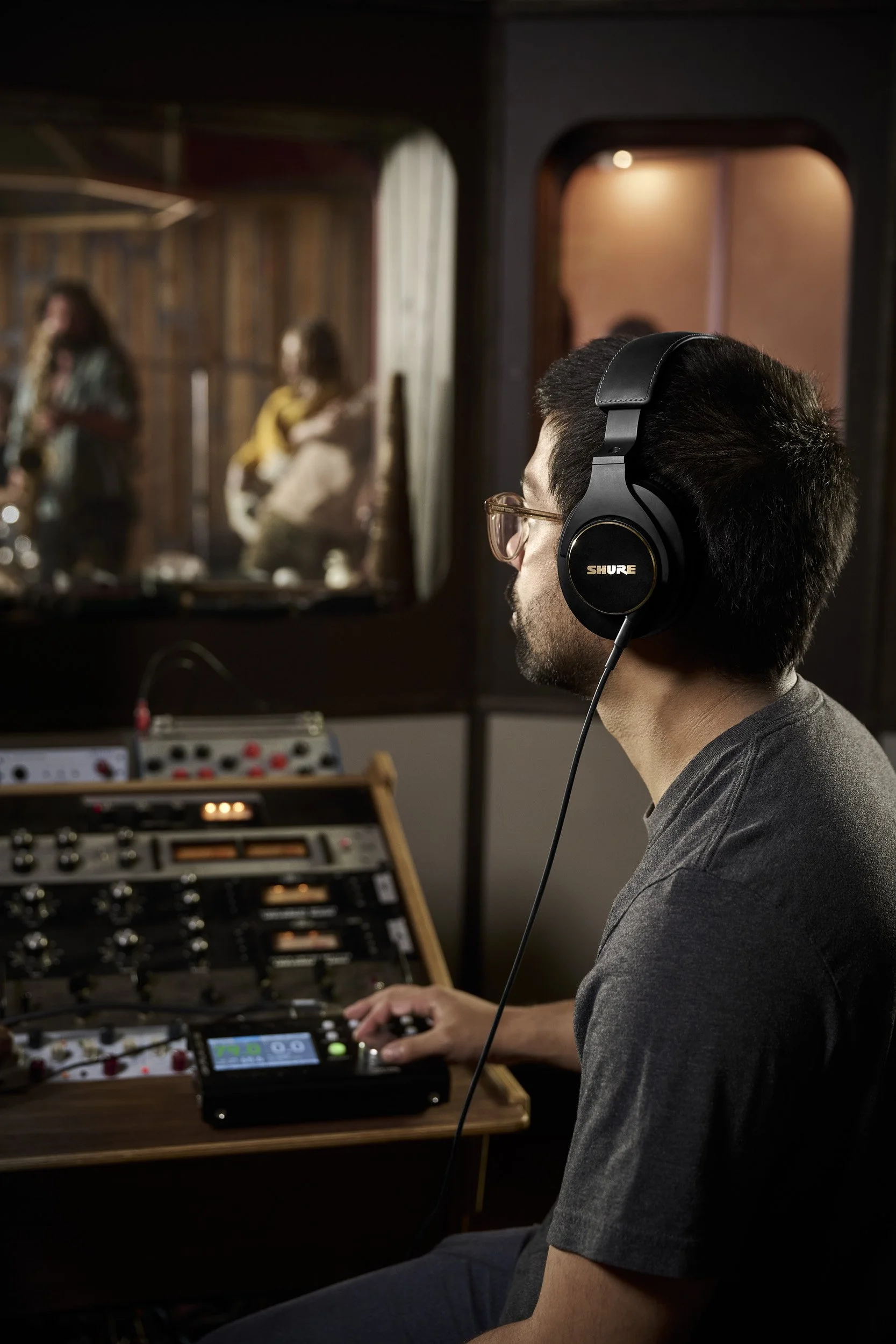 Shure_08-08-2025_SRH840_ControlRoom_1000.jpg