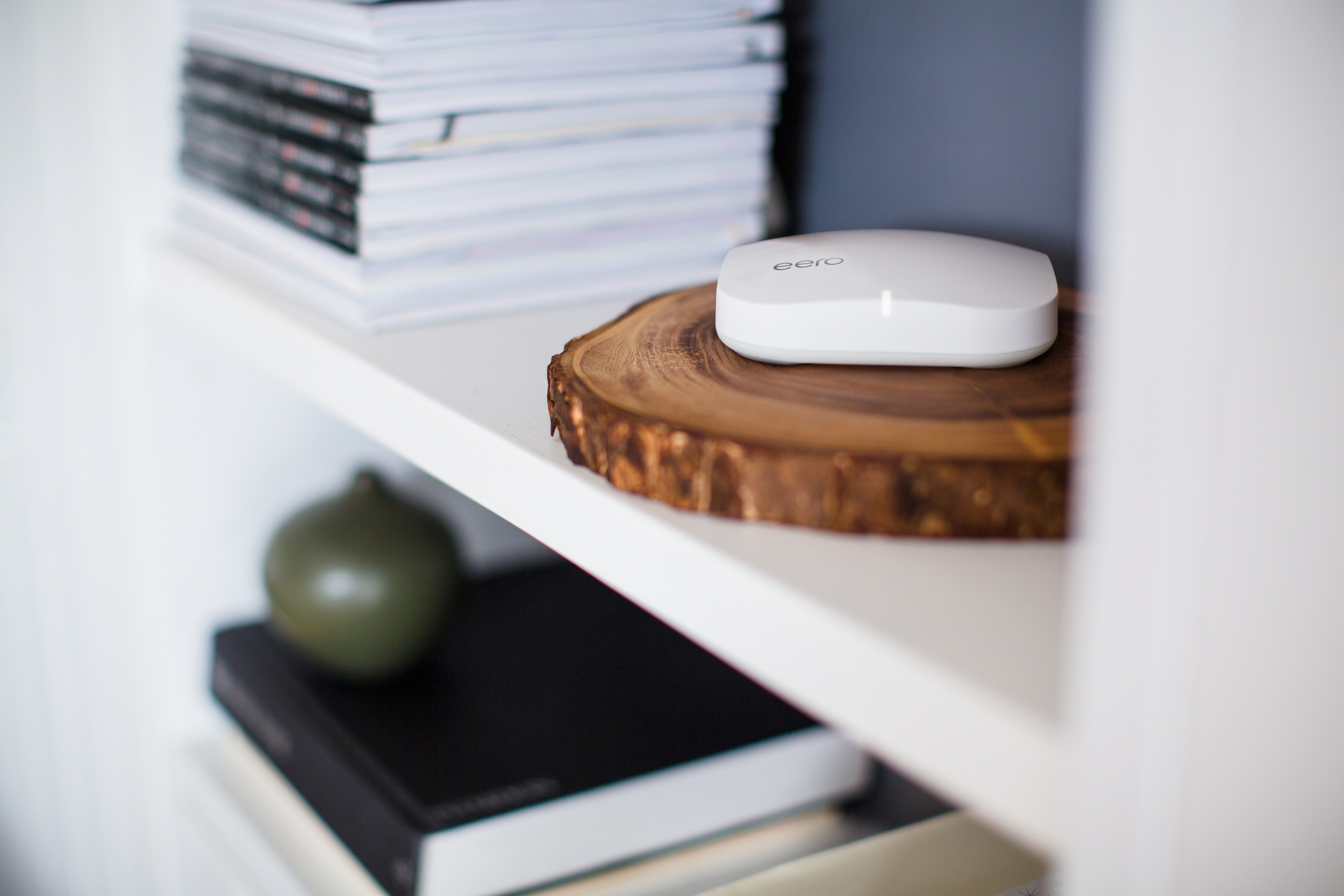 eero lifestyle - bookshelf.jpg