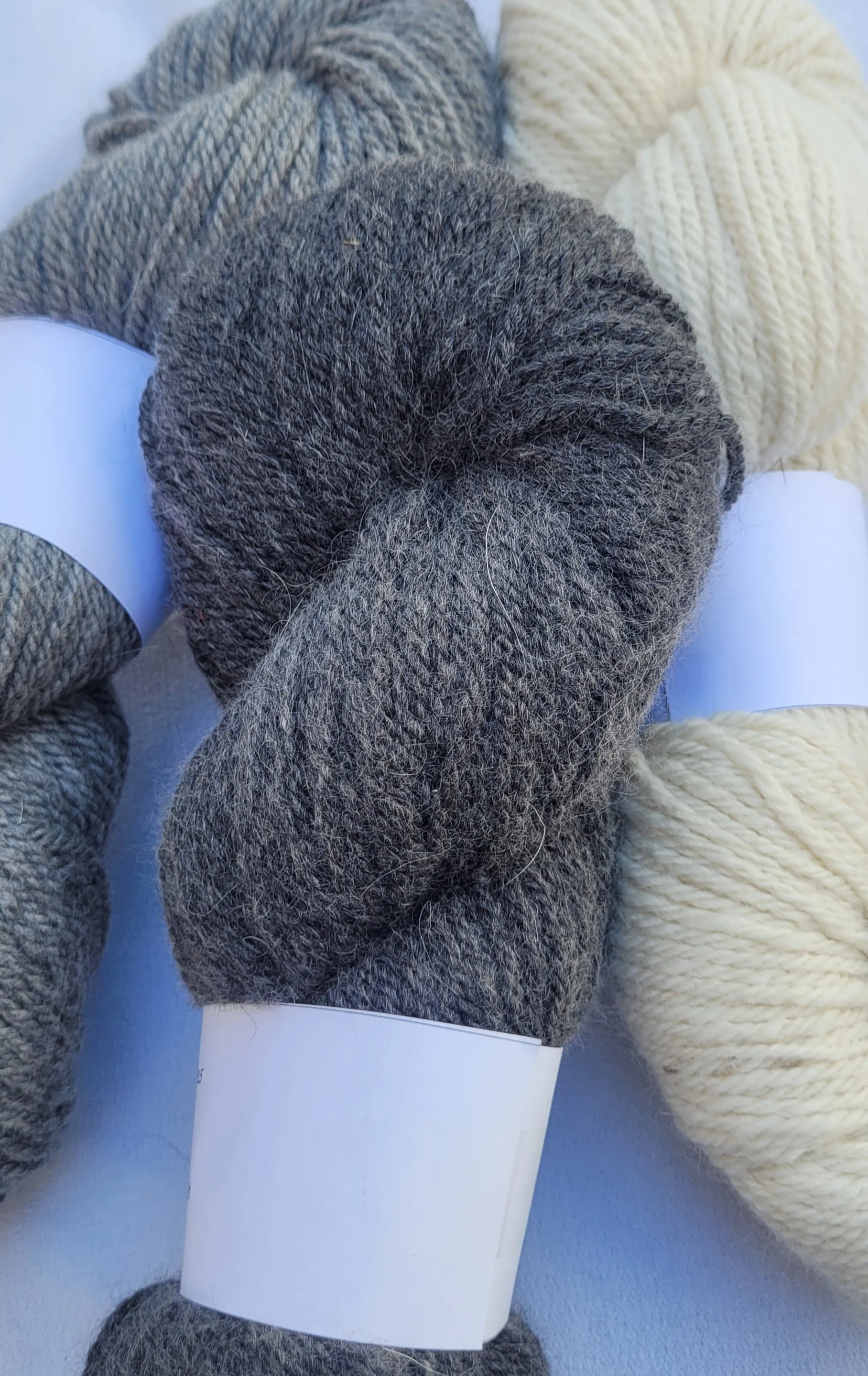 Yarn 75.25 Worsted Black.jpg