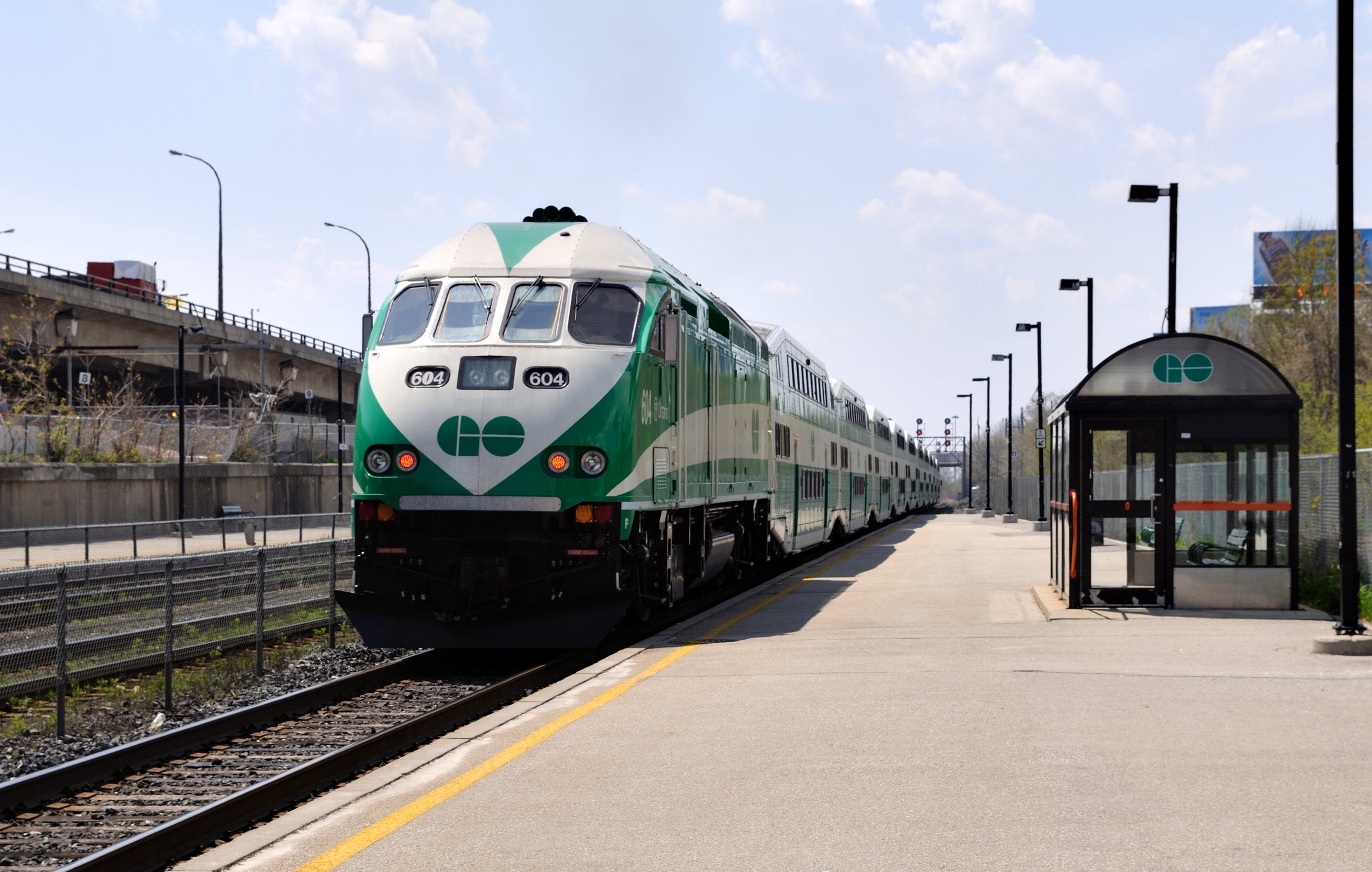 Toronto_-_ON_-_Ontario_-_GO_Transit_diesel_locomotive.jpg