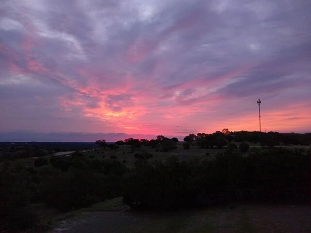 A marvellous start to the weekend. It's May 9th, and it is 55 degrees.
#sunrise #nofilter #May-be
#atmosphere
#texashillcountry #spring  #clouds #morningcoffee
#saturdaymorning 
#globalwhatchamacallit
