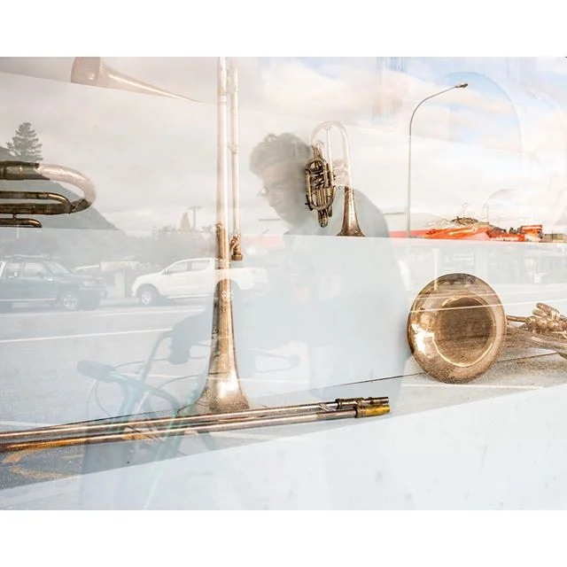 Hear the trumpets, hear the pipers, one hundred million angels singing 🎶 -Johnny Cash
-
-
-
-
- 
#streetphotography #streetshot #ig_street #life_is_street #streets_storytelling #ourstreets #capturestreets #streetphotographerscommunity #myfeatureshoo