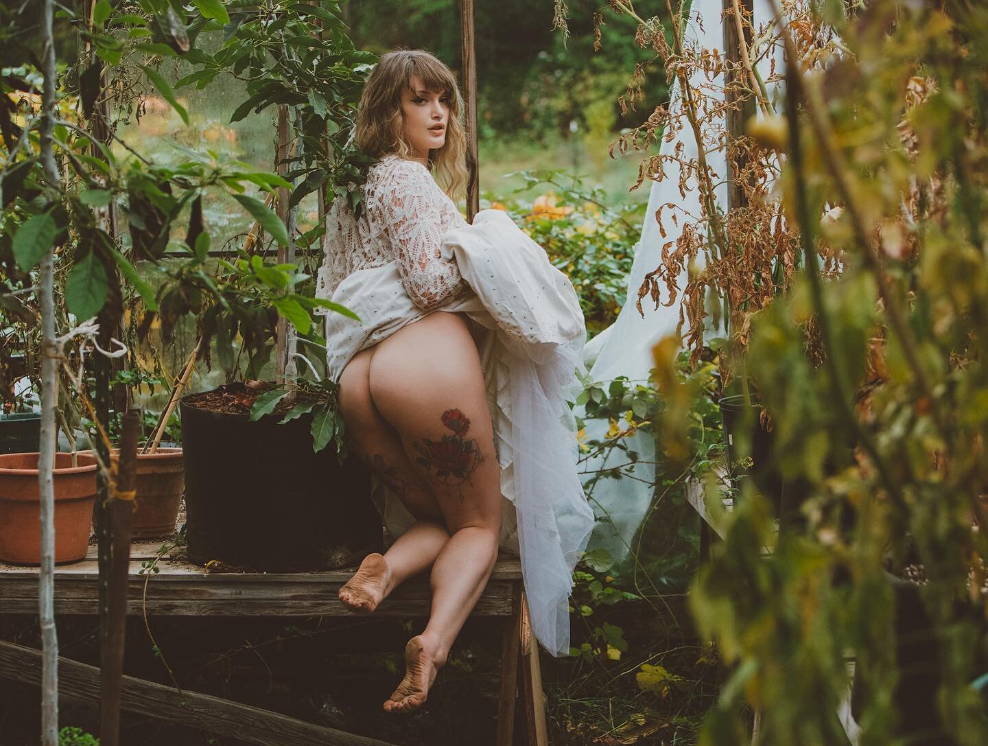 P E A R L ~
.
.
It was an honor working w/ @corwinprescott while in Portland 🌿 We brought out the vintage vibes, and it was an incredible experience 🍃 So unbelievably talented and a down-to-earth person! His work is to die for 😭
.
.
This beautiful