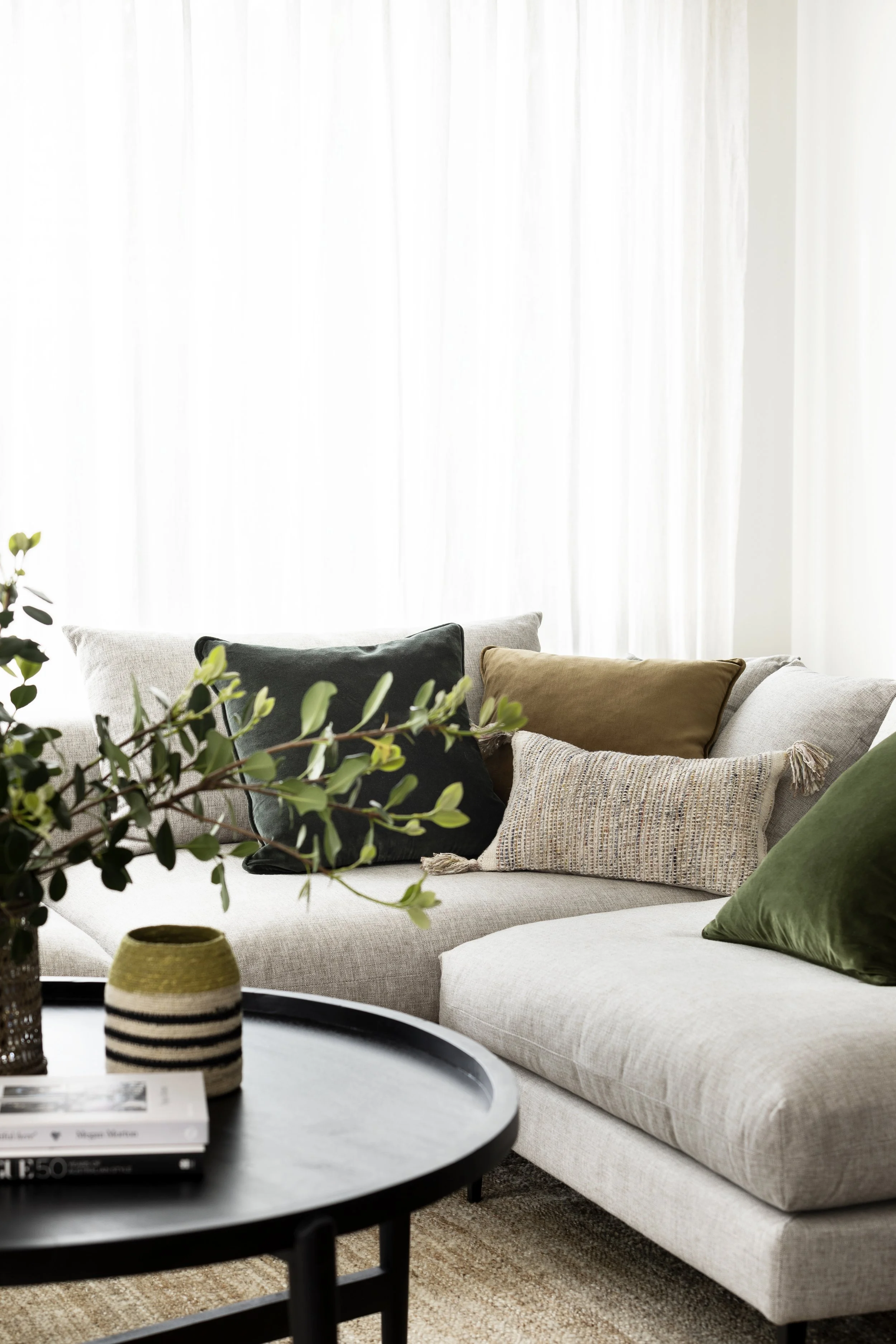 ©canvas+sasson_SS_2022_23_Image_44.jpg
