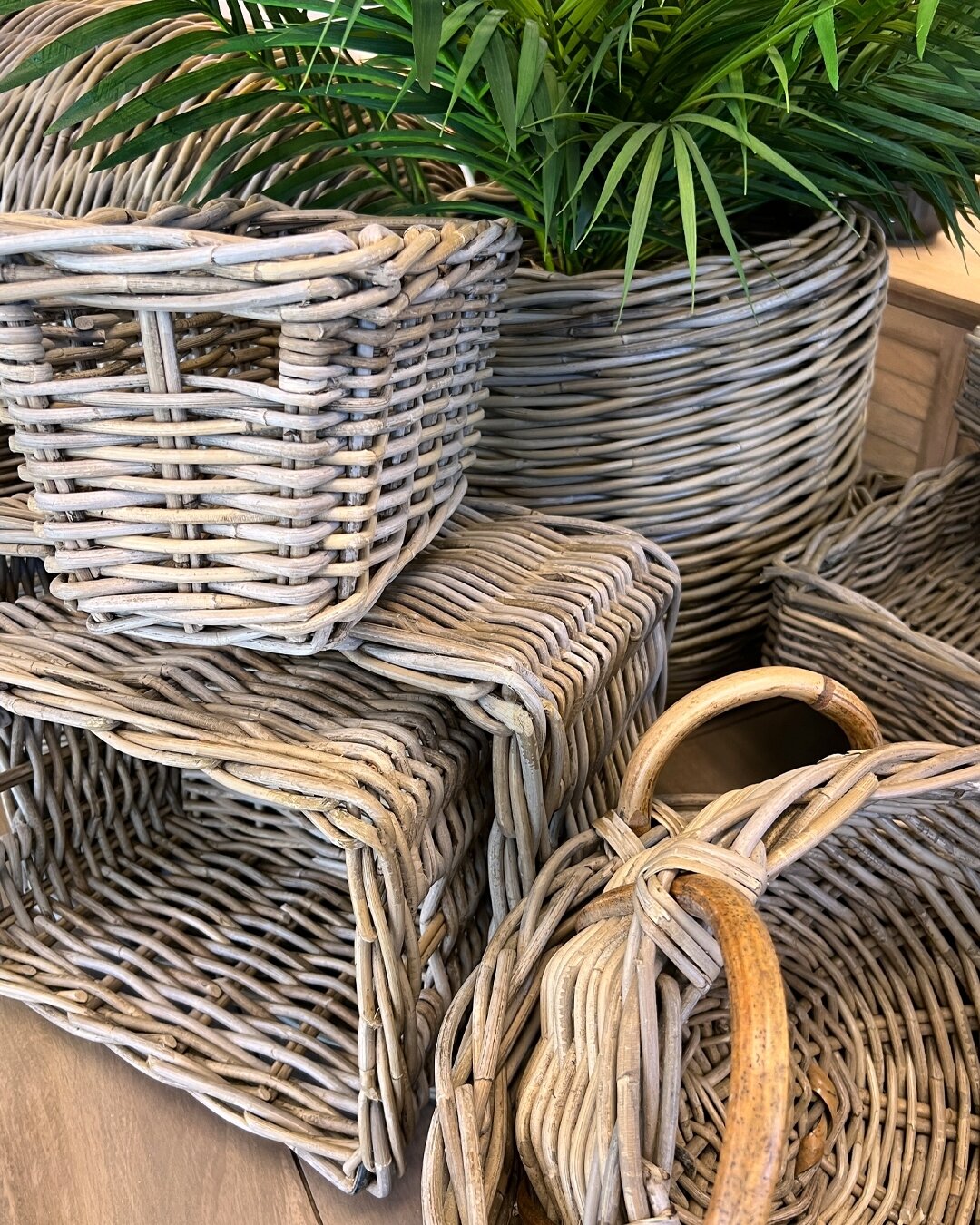 🤎 Moments in the Showroom &ndash; The ever-popular Corbeille Collection offers a range of rustic-inspired baskets and trays hand-woven with chunky rattan. The perfect decor items to dress up any space.

Book your Melbourne showroom appointment today