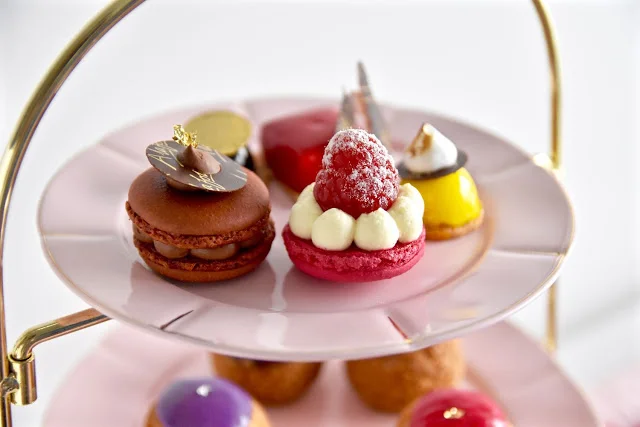 Maxwell & Williams 'Blush'+ 'Historic Royal Palaces' High Tea