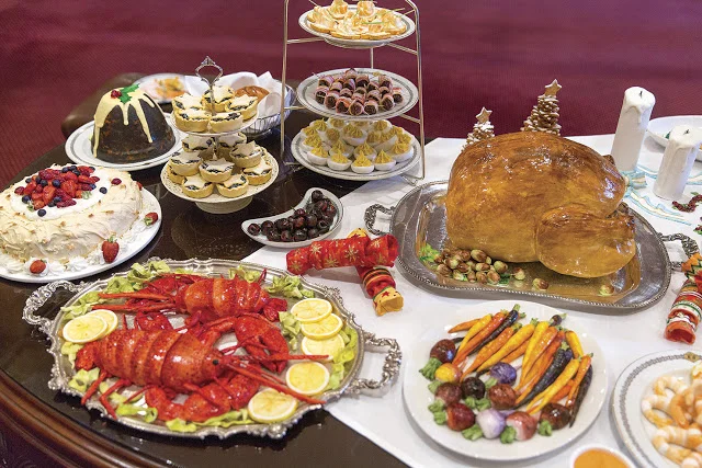 The Hotham Street Ladies Sculpt a Christmas Icing Sugar Feast for The Hotel Windsor