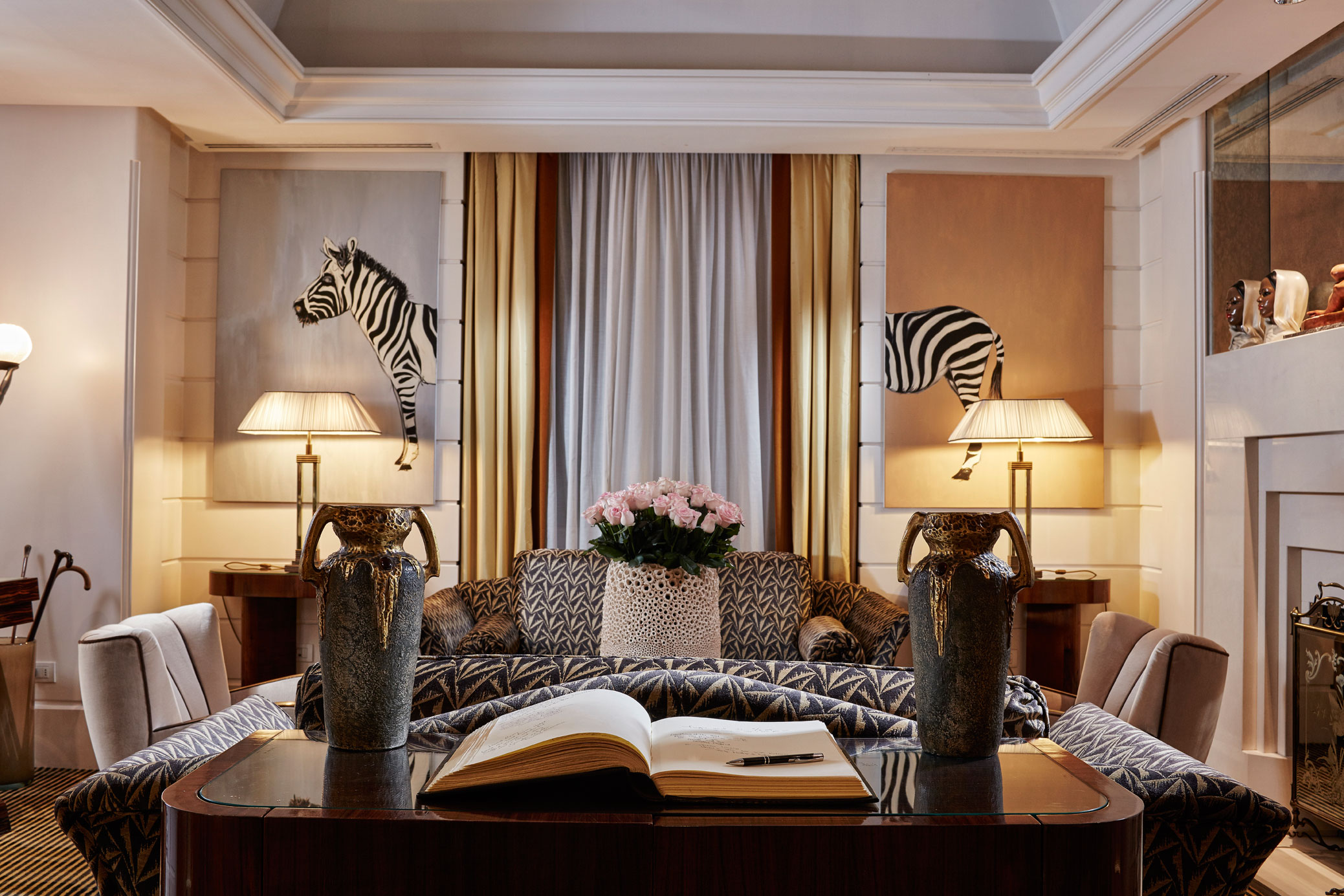 Lounge 2.jpg
