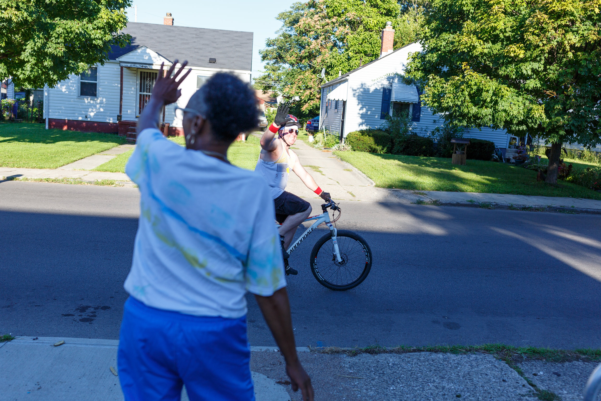 A friendly hello greets a Bike the Cbus rider. Photo credit: Ben Ko