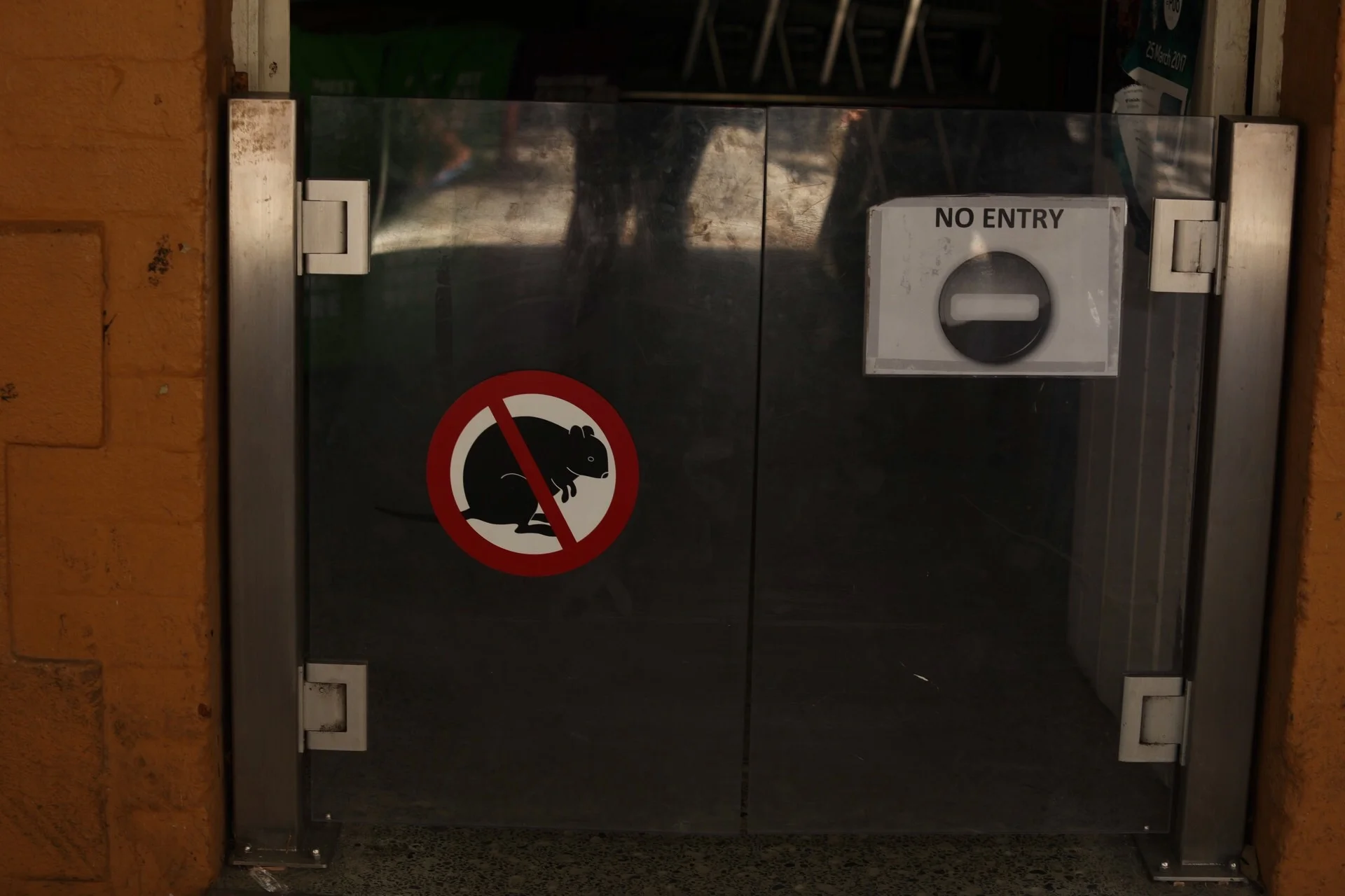 Sign on a shop door :)