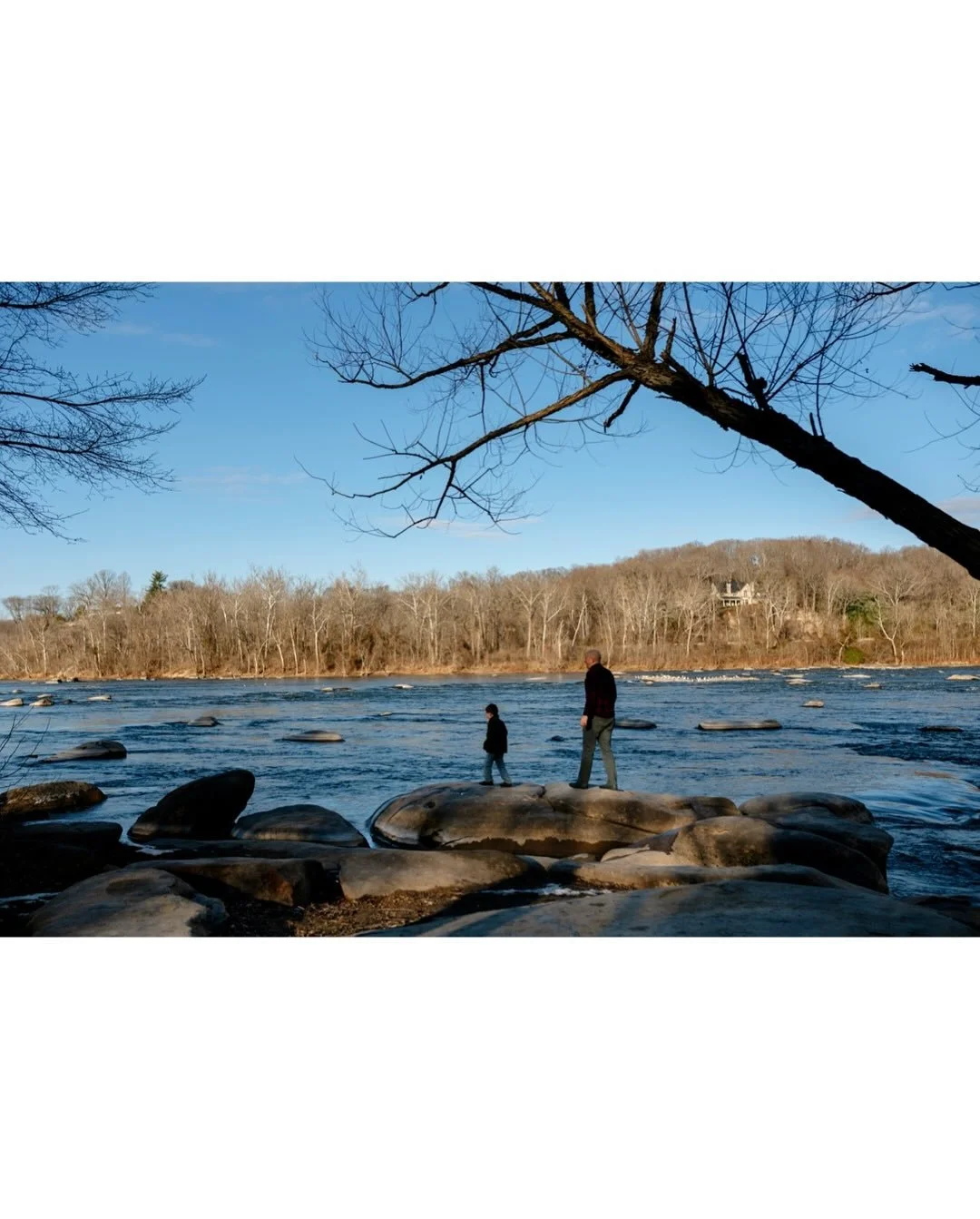 Here&rsquo;s a reminder that a snowy day in January is a completely acceptable time to schedule family photos ❄️💙

I hope you all are well and warm today!