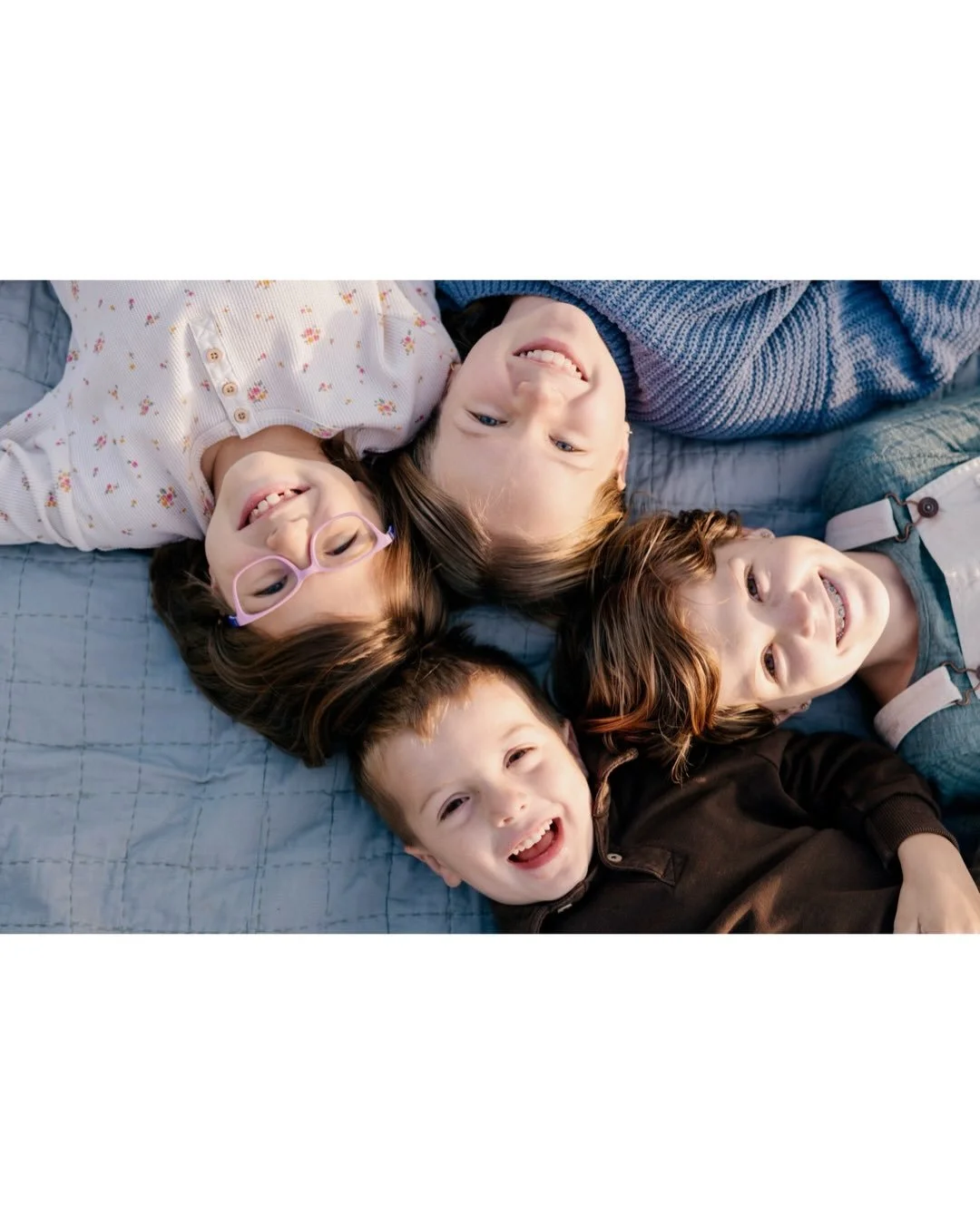 Pile party of the cutest sibs!
Fall sessions are open and available to book at the link in my bio. I hope to see you this season! 🍁💛🍂