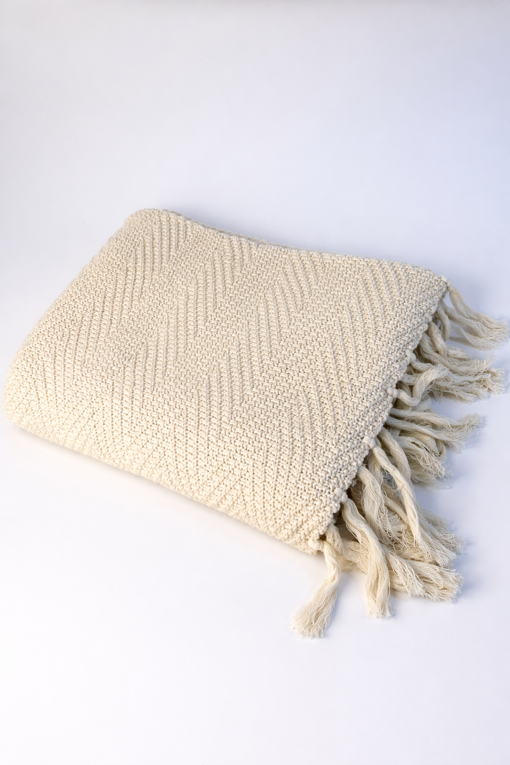 BEIGE FRINGED COTTON BLANKET