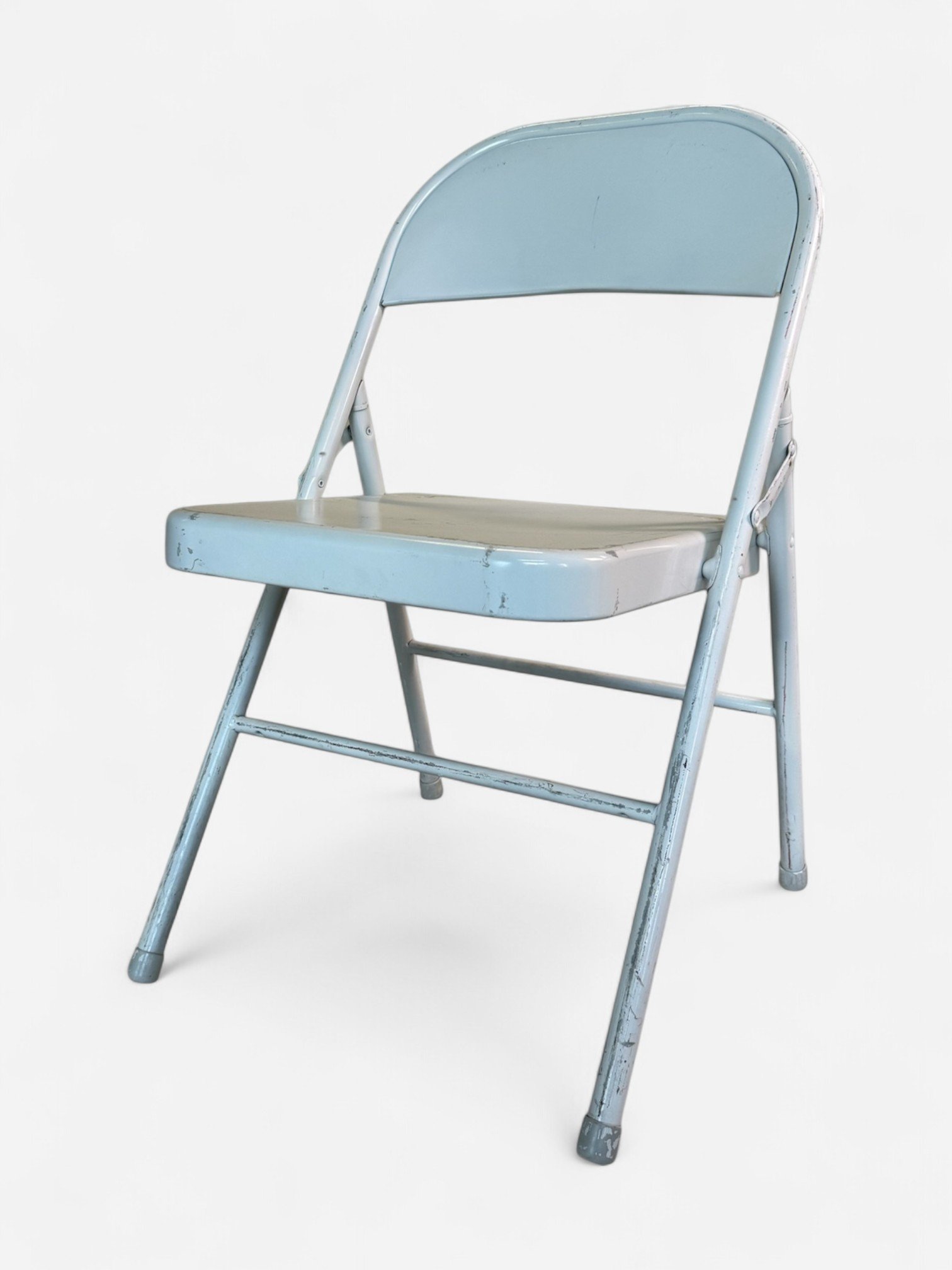 WHITE METAL FOLDING CHAIR