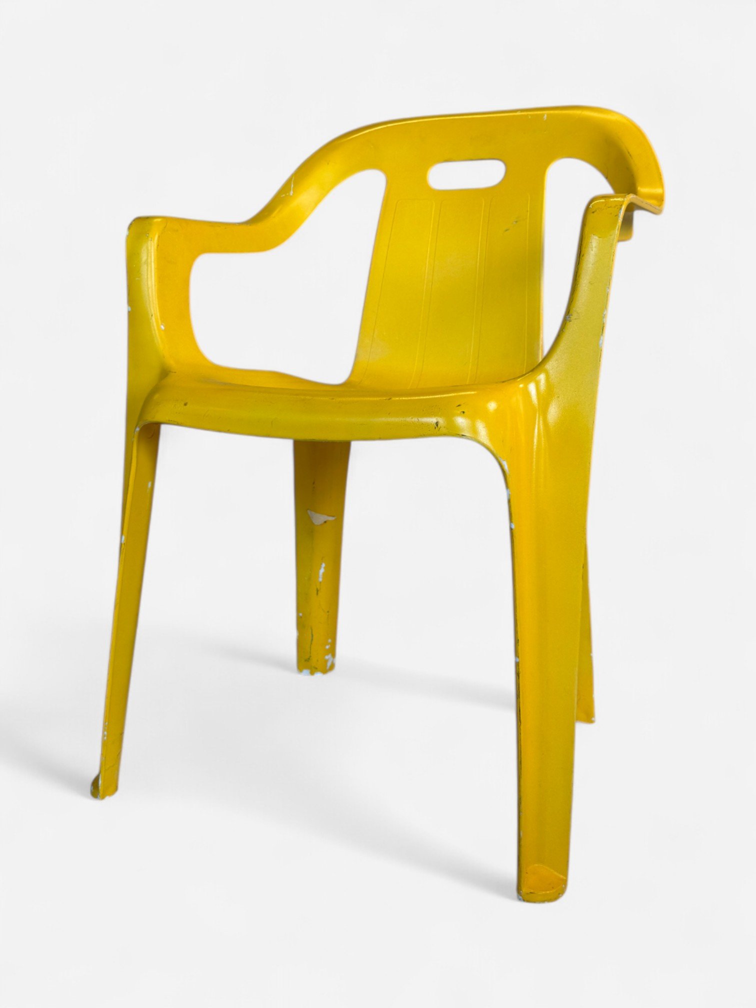 PLASTIC PAINTABLE YELLOW CHAIR