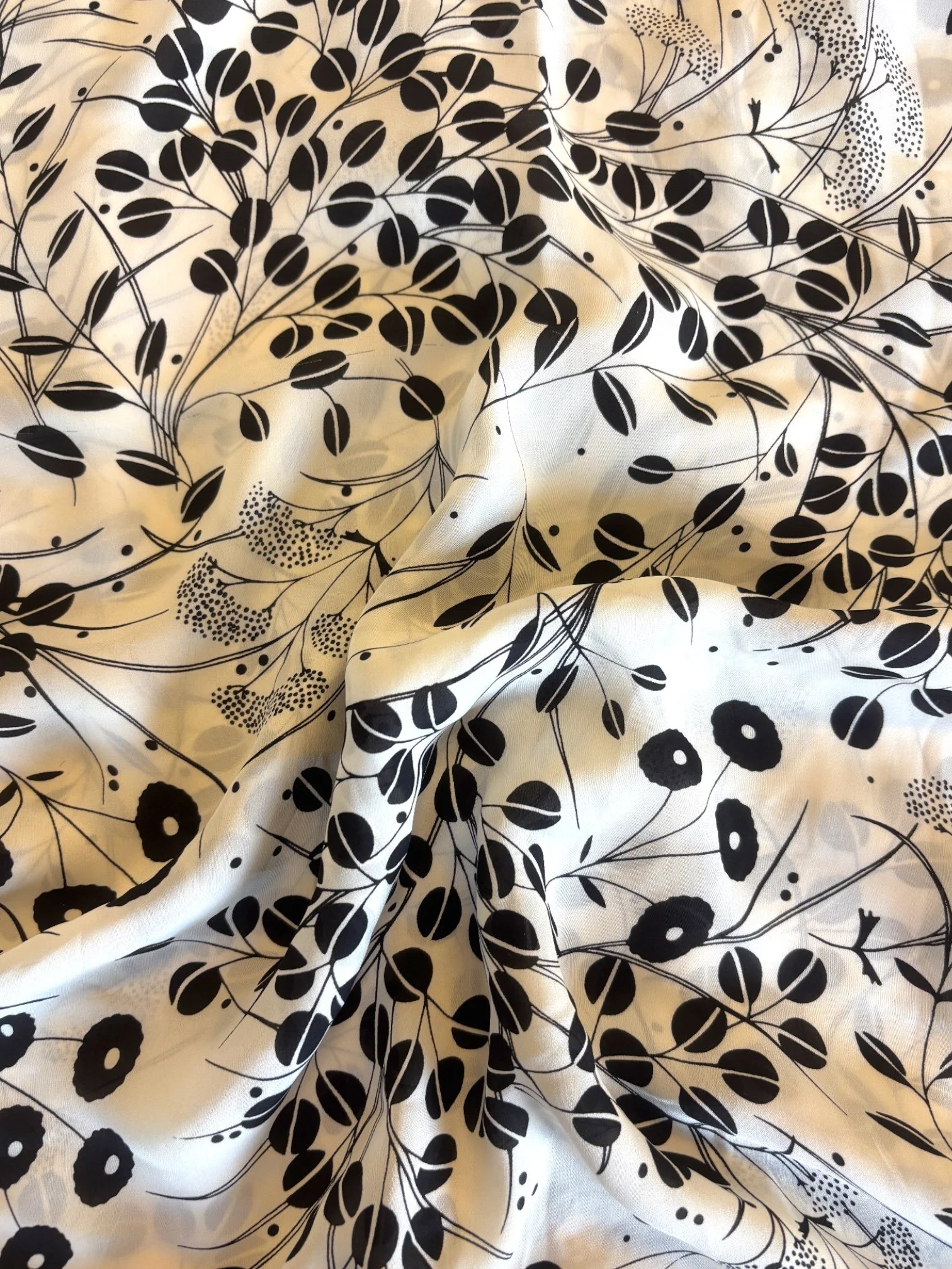 BLACK AND WHITE PATTERNED FABRIC