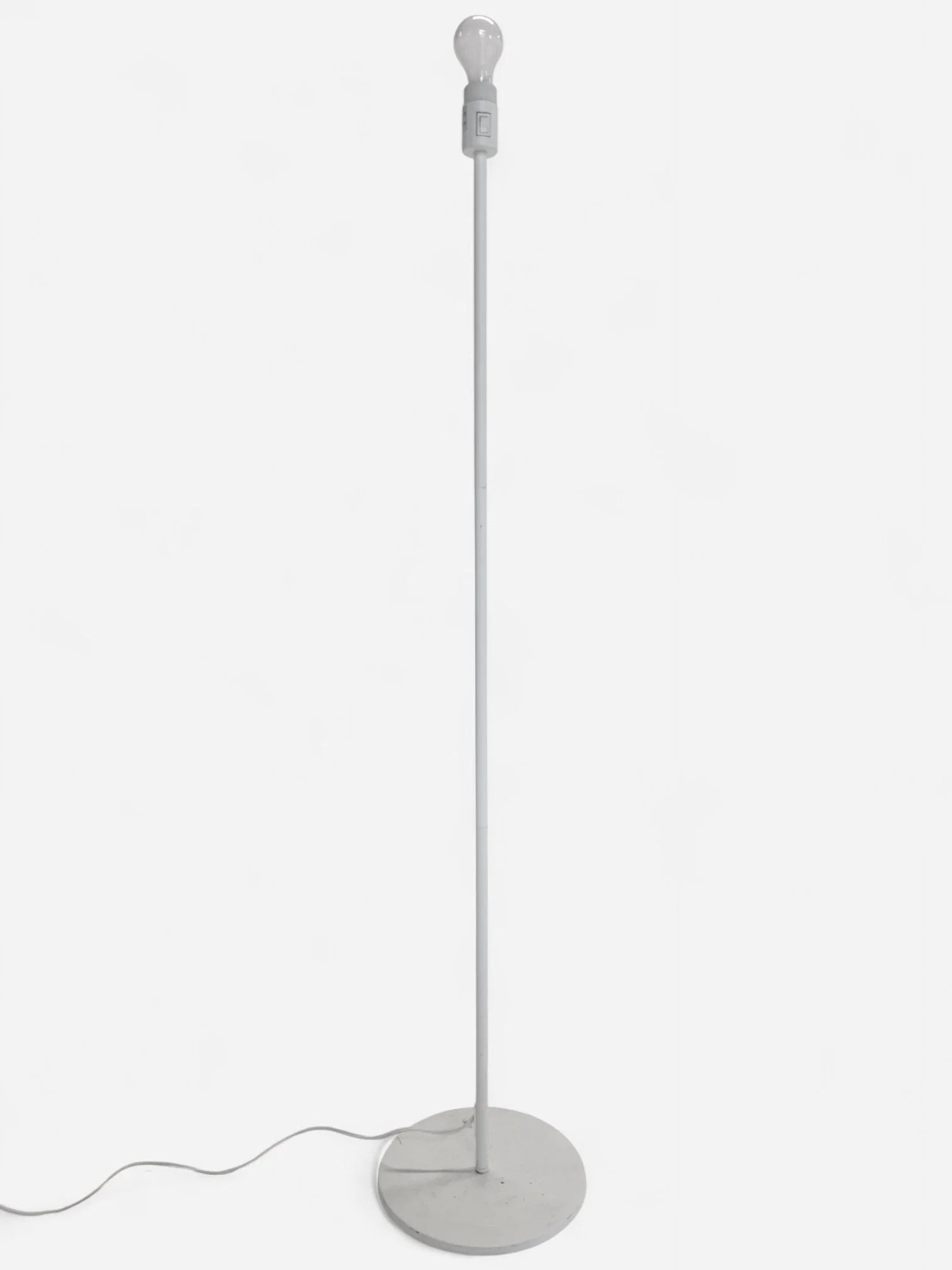 SIMPLE WHITE FLOOR LAMP