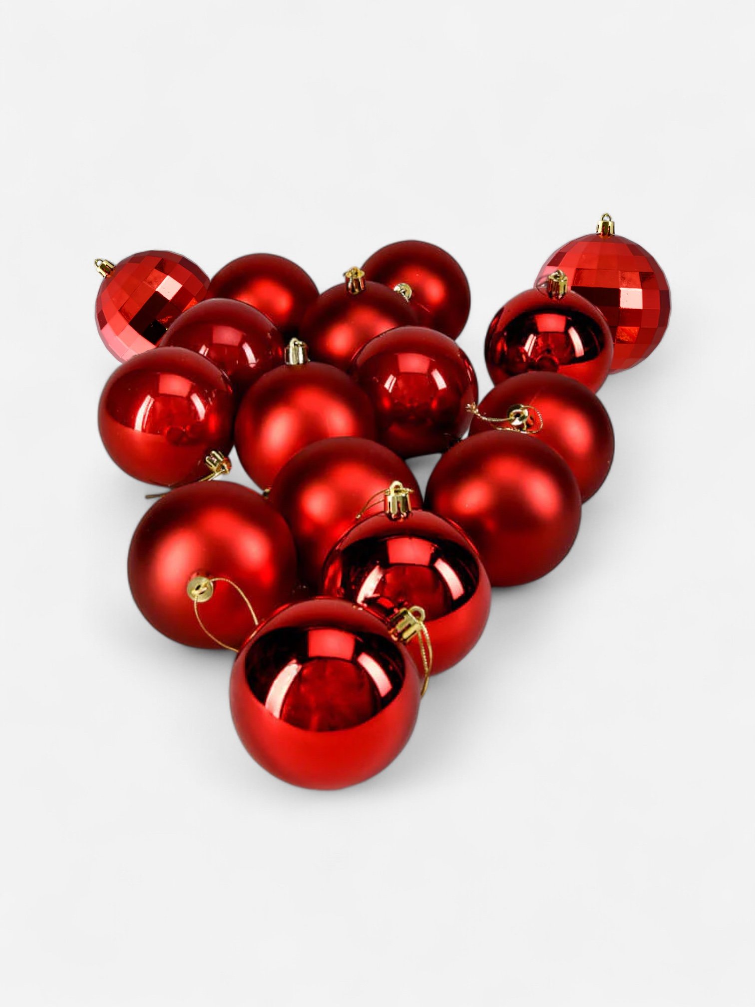 red-plastic-christmas-ornaments-set_SYQA-0123063_I7XZ_CC_mag_96KX_View.jpg-Photoroom.jpg