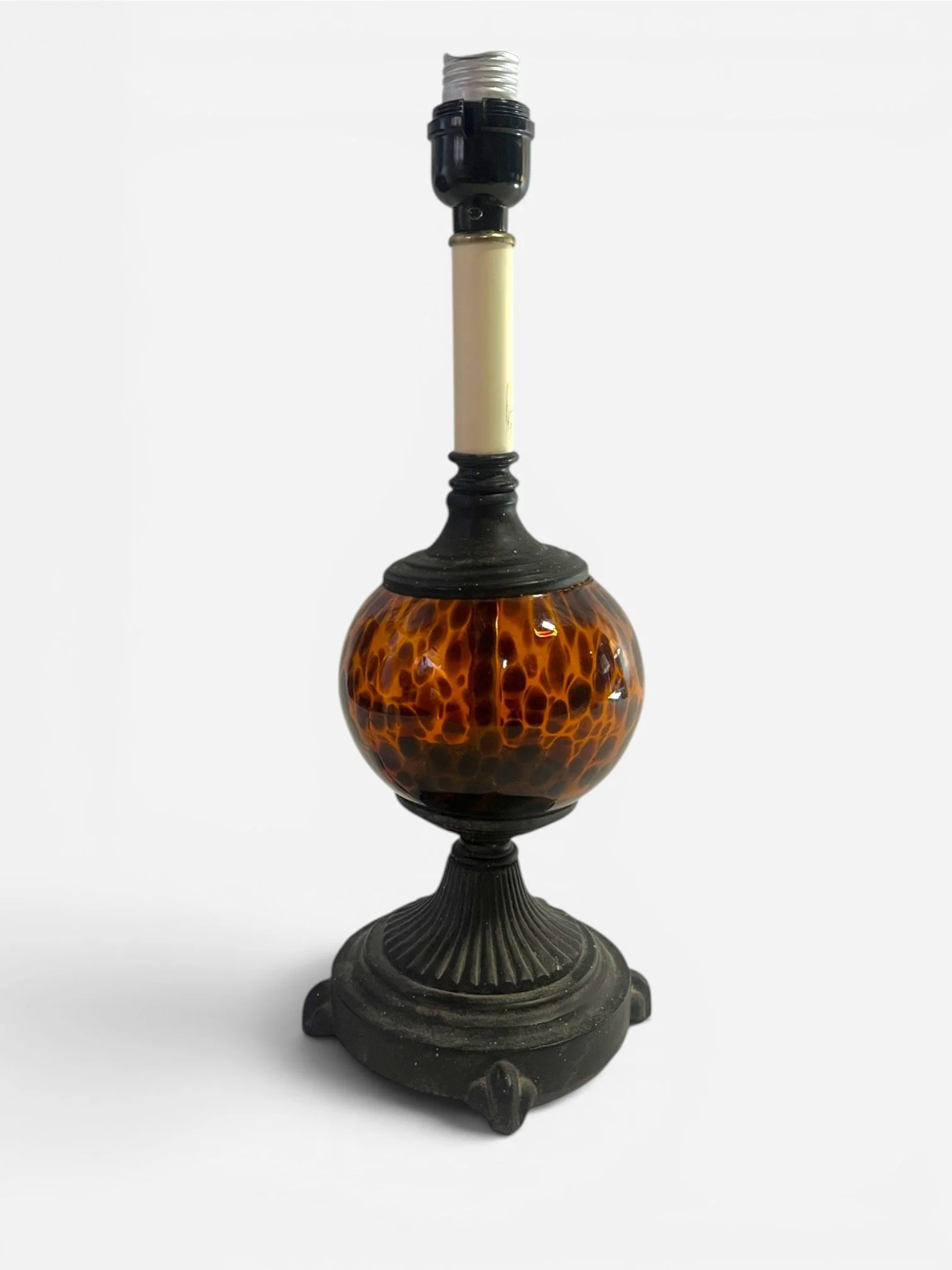 VINTAGE CAST IRON LAMP WITH AMBER GLASS GLOBE