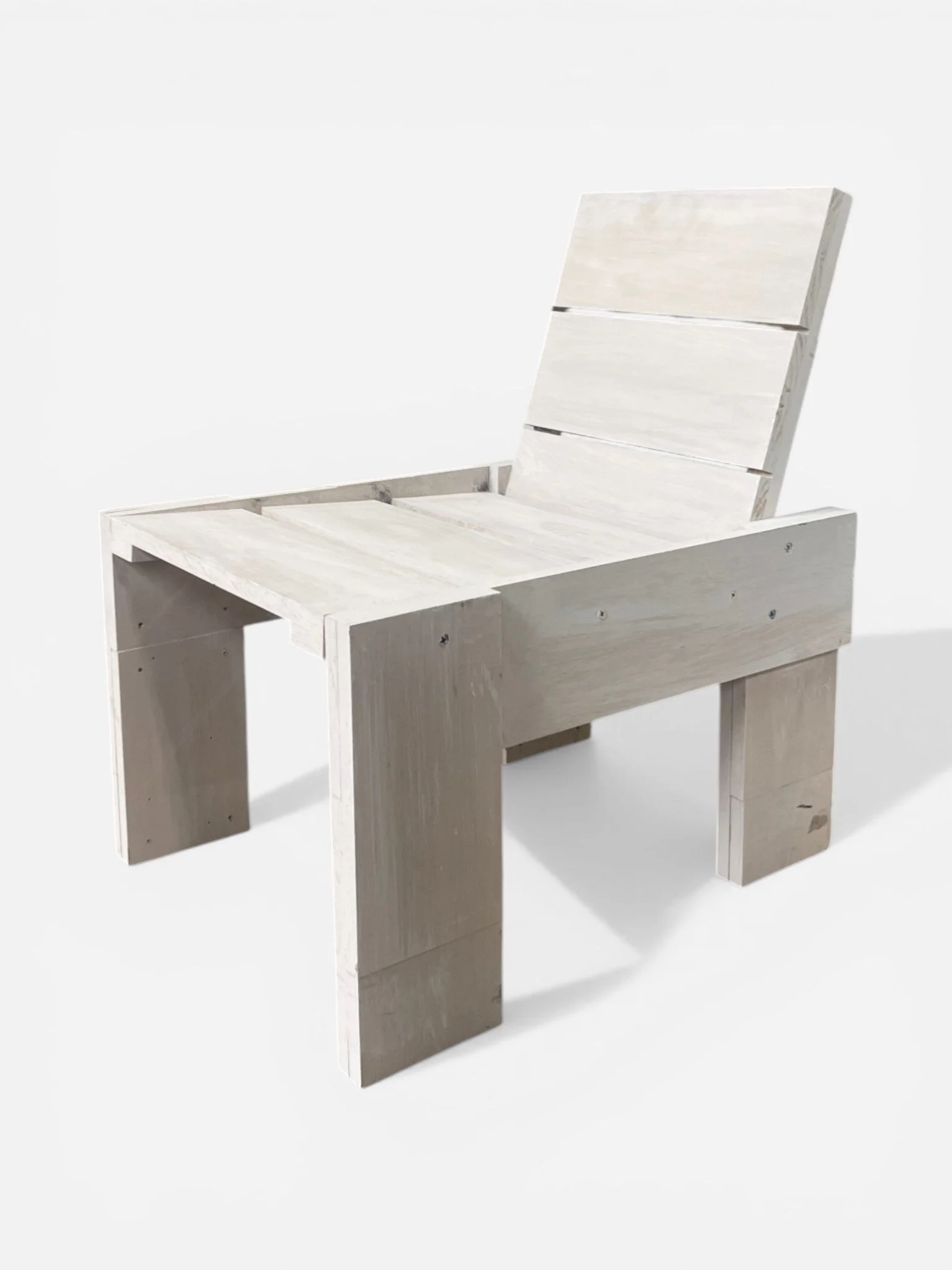 WHITE WASH WOODEN LOUNGE CHAIR