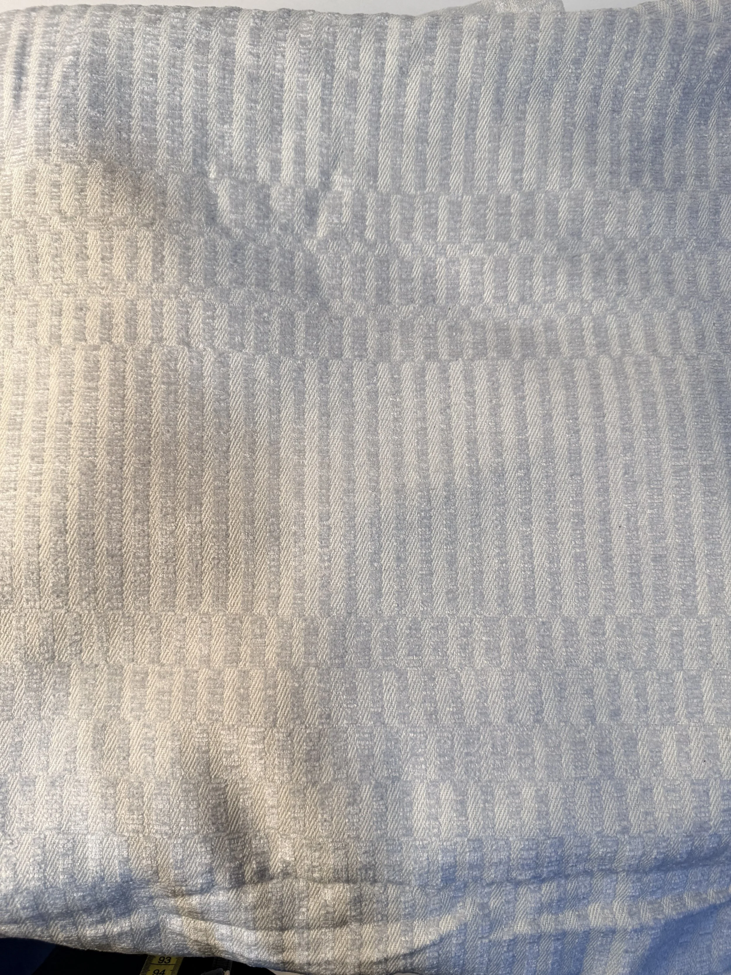 KING SIZED BEDSPREAD WITH GEOMETRIC STRIPED PATTERN