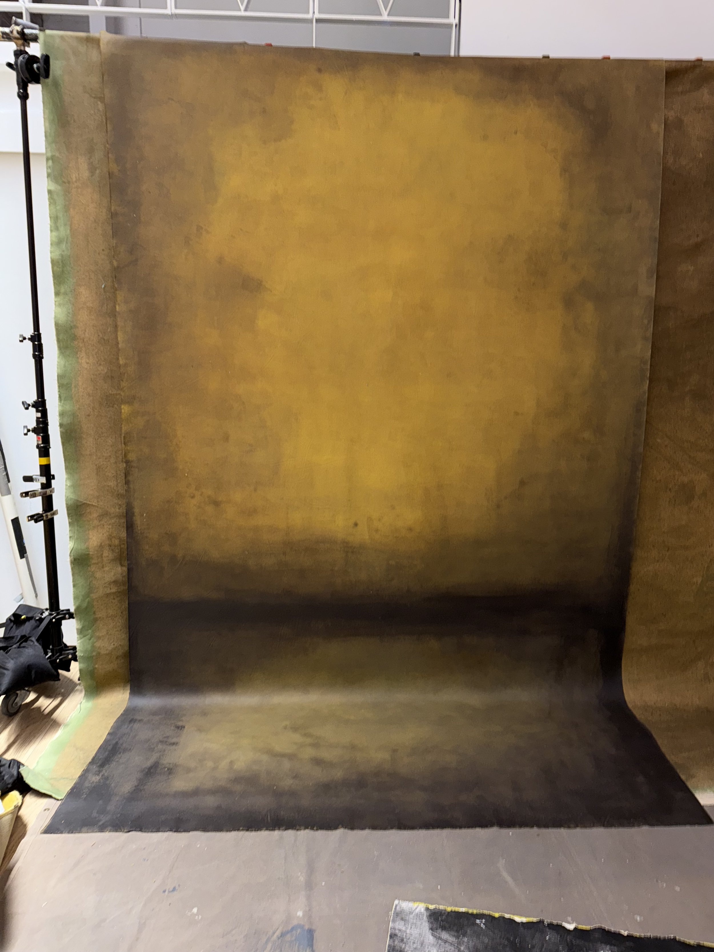 #107 7'2" X 11'9" GRADIENT YELLOW MUSTARD BLACK BACKDROP