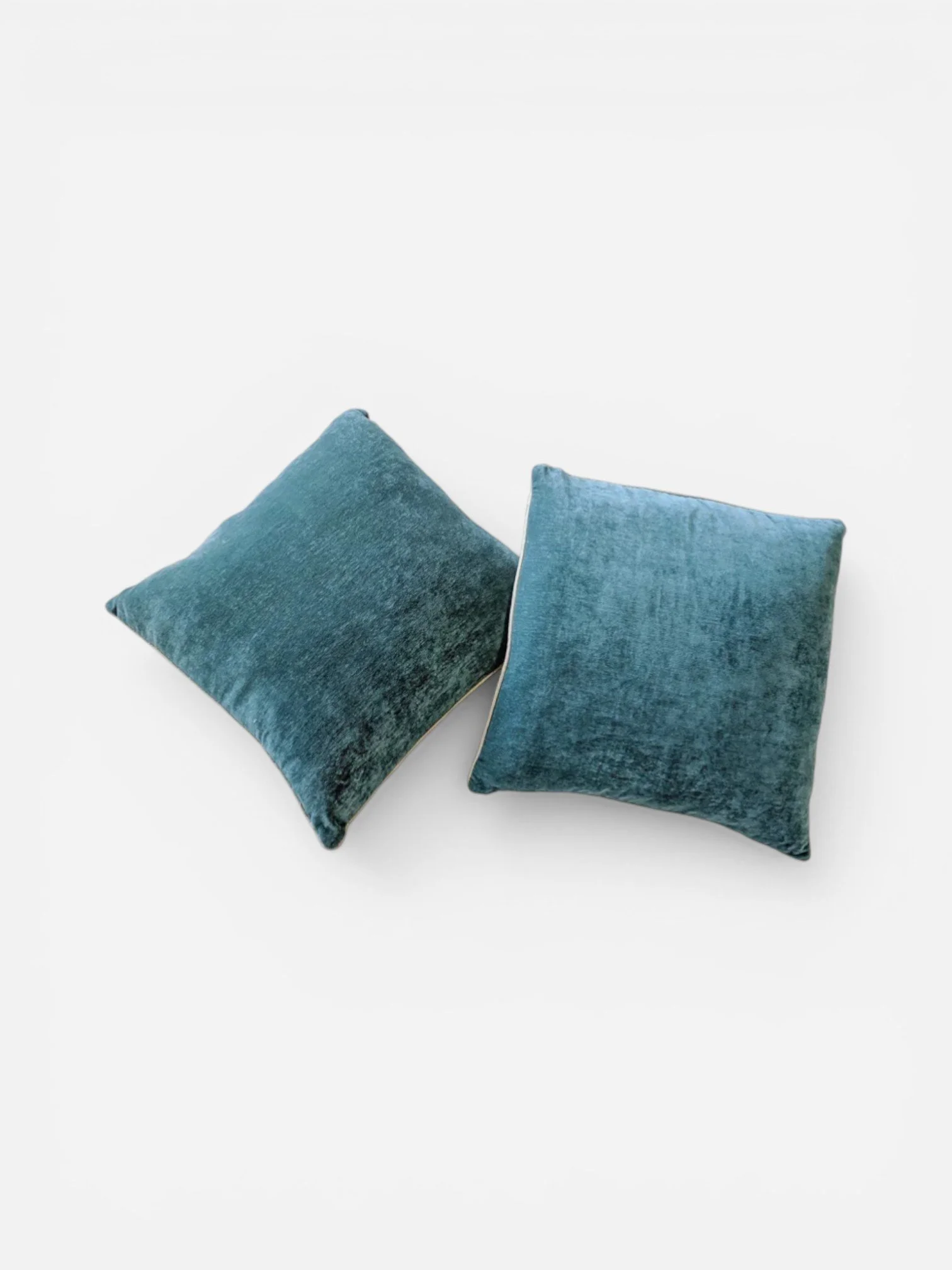 BLUE VELVET PILLOW