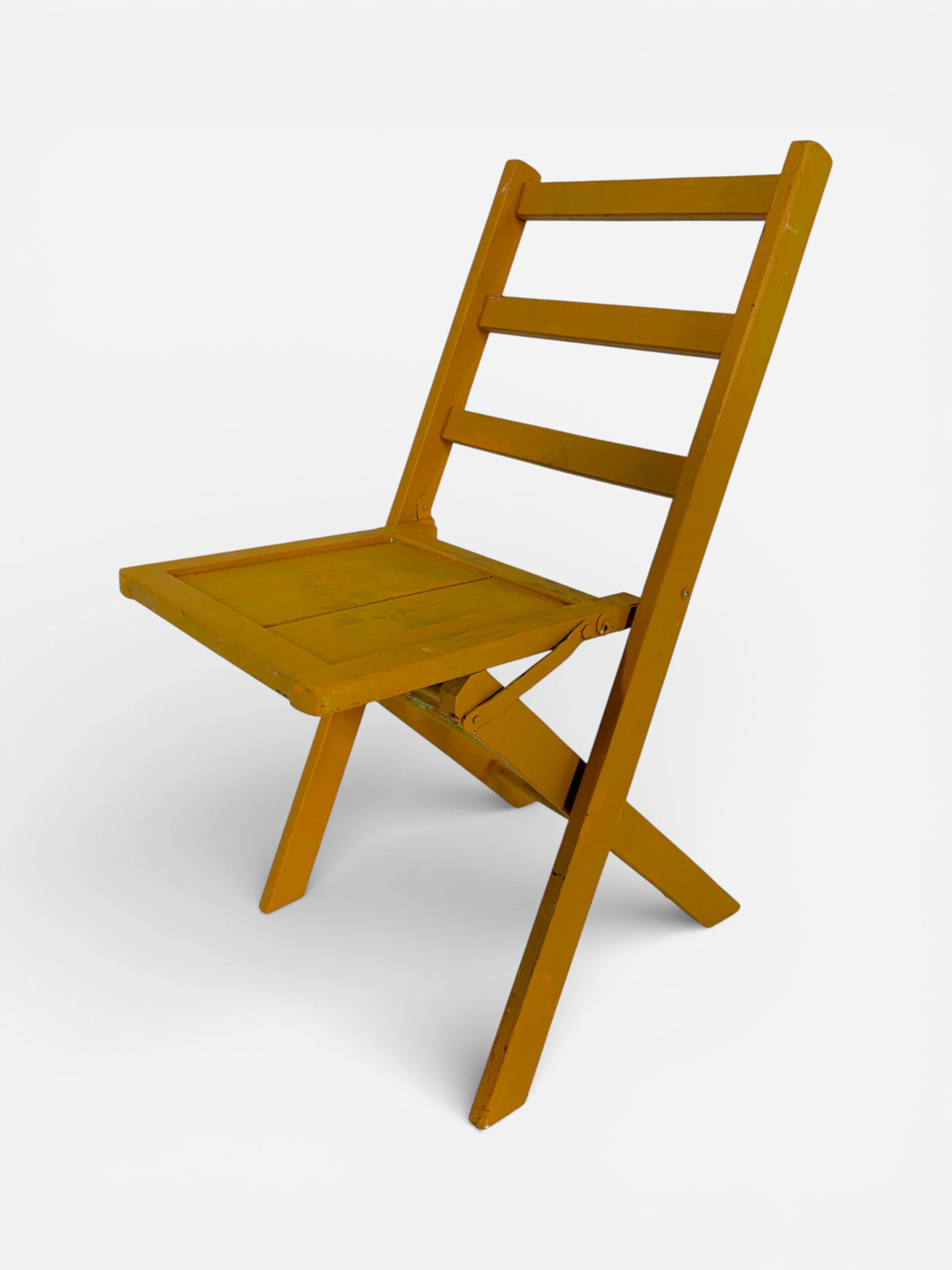 PAINTABLE WOODEN FOLDING CHAIR
