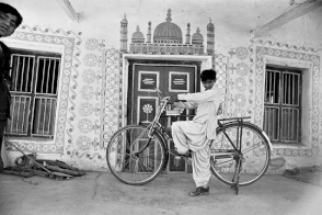 JYOTI BHATT | Photographs from Rural India 19 April - 14 May, 2014