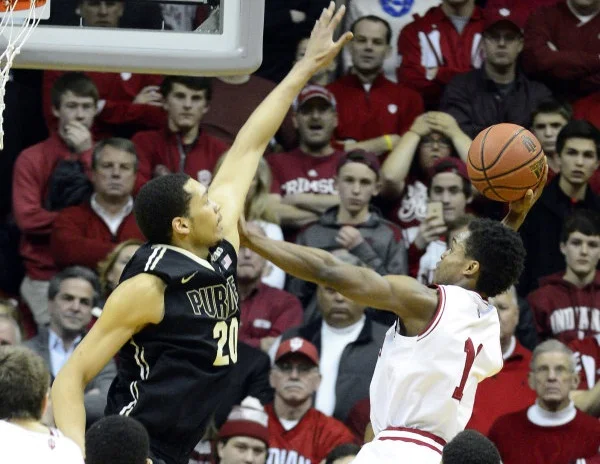 HAMMONS HEARTLESSLY CRUSHES HOOSIERS, 67-63