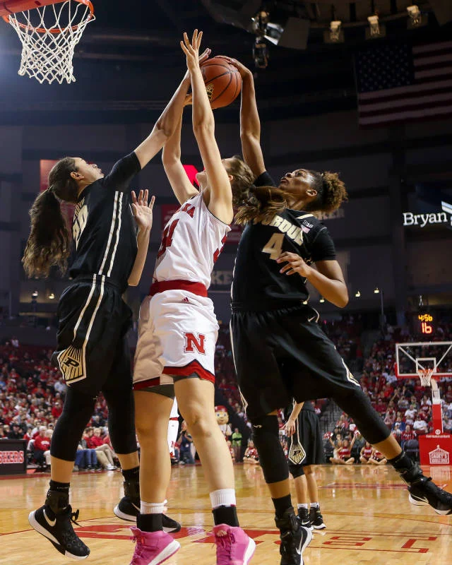 Keys Shines As WBB Stuns Nebraska, Splits Final Road Trip Of Season