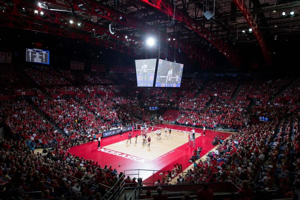 VB Falls At Iowa and Nebraska