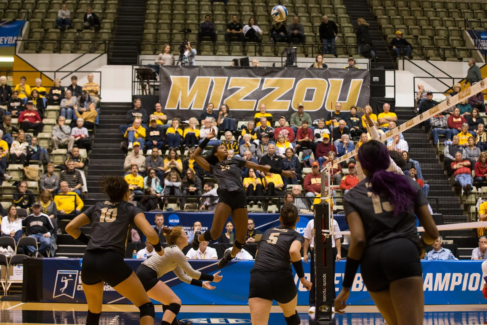VB Sweeps Cyclones, Plays Missouri Friday