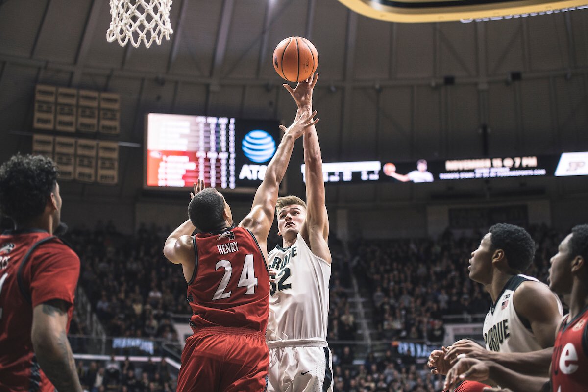 Boilers Blow Out Cougars, 105-74