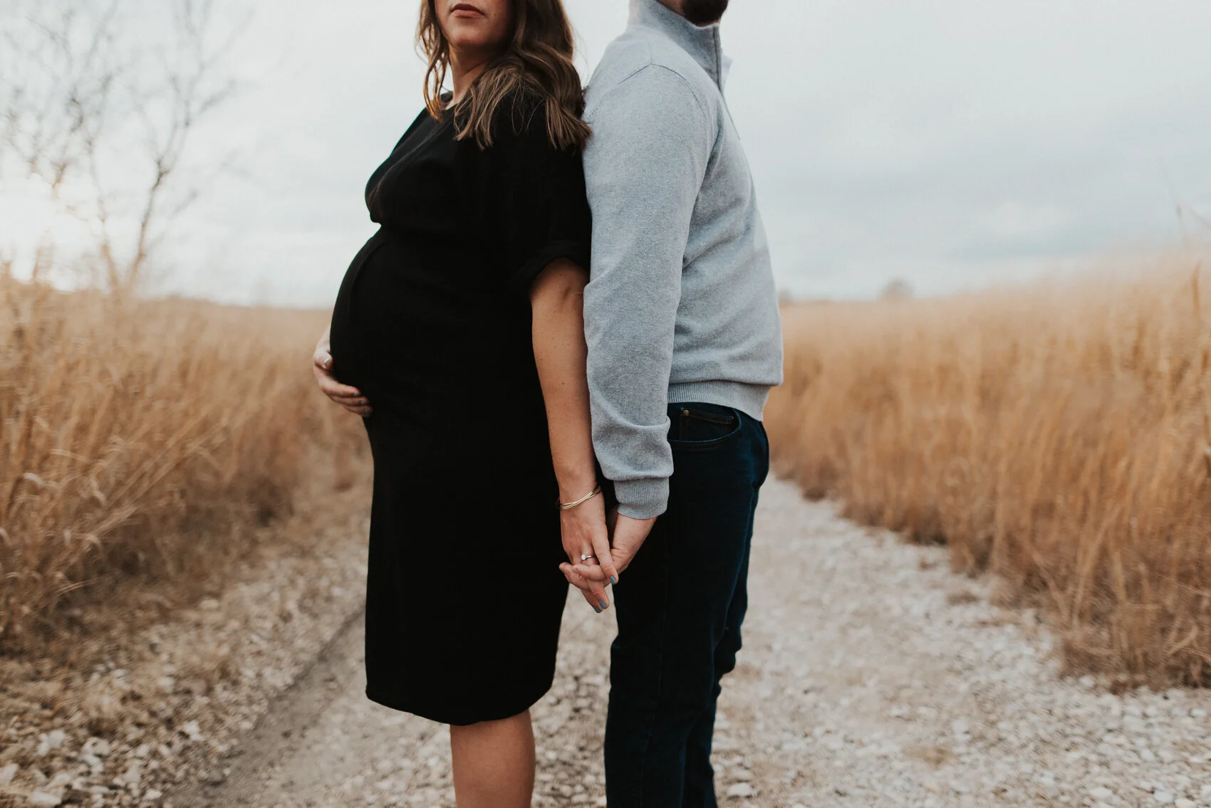 Molly &amp; Ryan // Winter Maternity Session // Evansville, IN // Emilee Kerner Photography