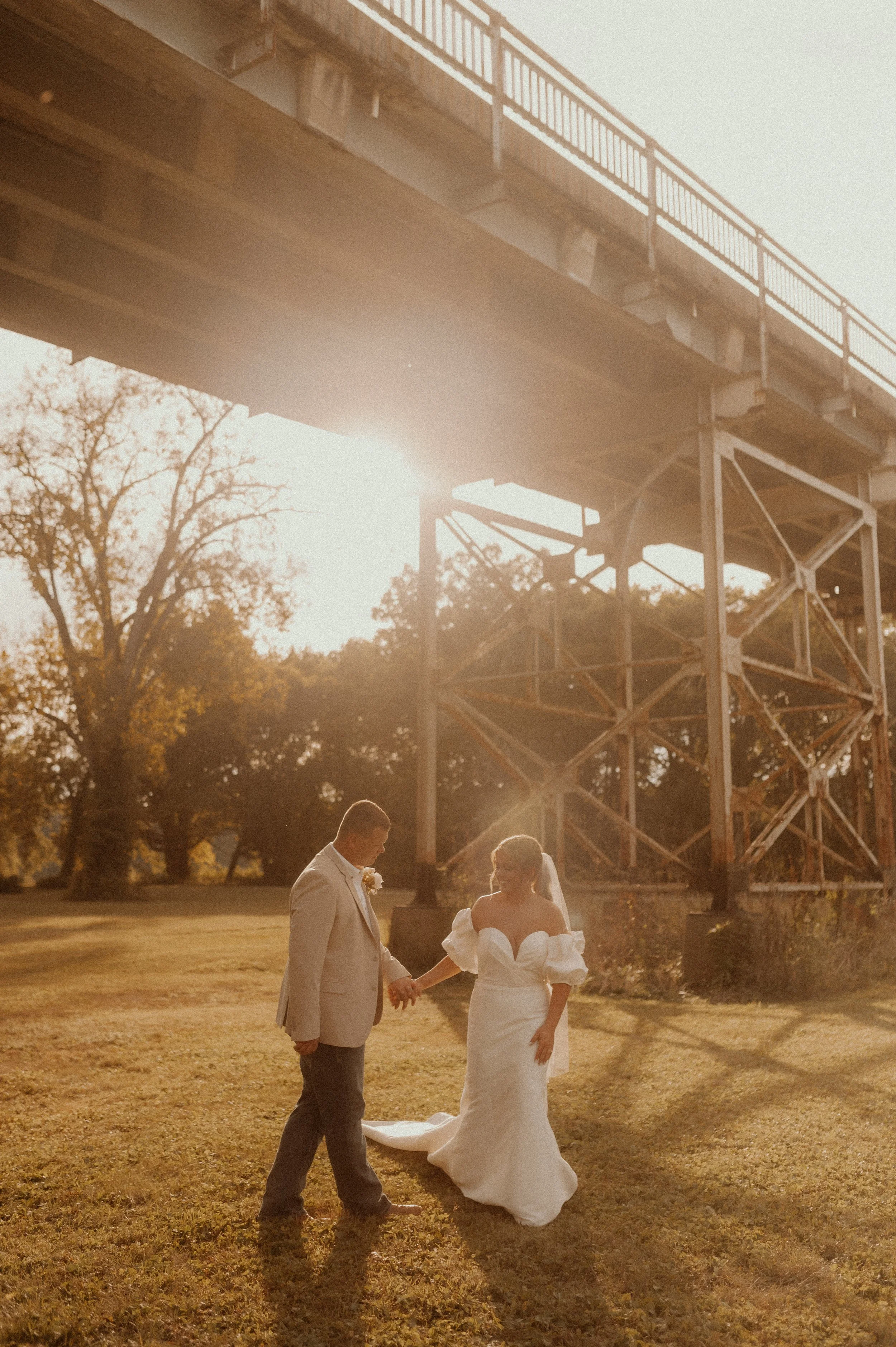 Mr and Mrs Crull // New Harmony, IN // Emilee Kerner Photography