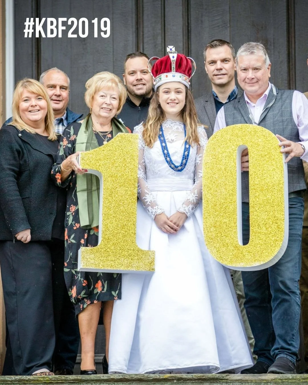 👑 HAPPY KNUTSFORD ROYAL MAY DAY 2026! 👑
Here's a flashback to 2019, when we raised 10K at that year's festival. In addition to supporting @knutsfordroyalmayday the Children Adventure Farm also benefitted. 
Want to support us this year? 
➡️ TICKETS 