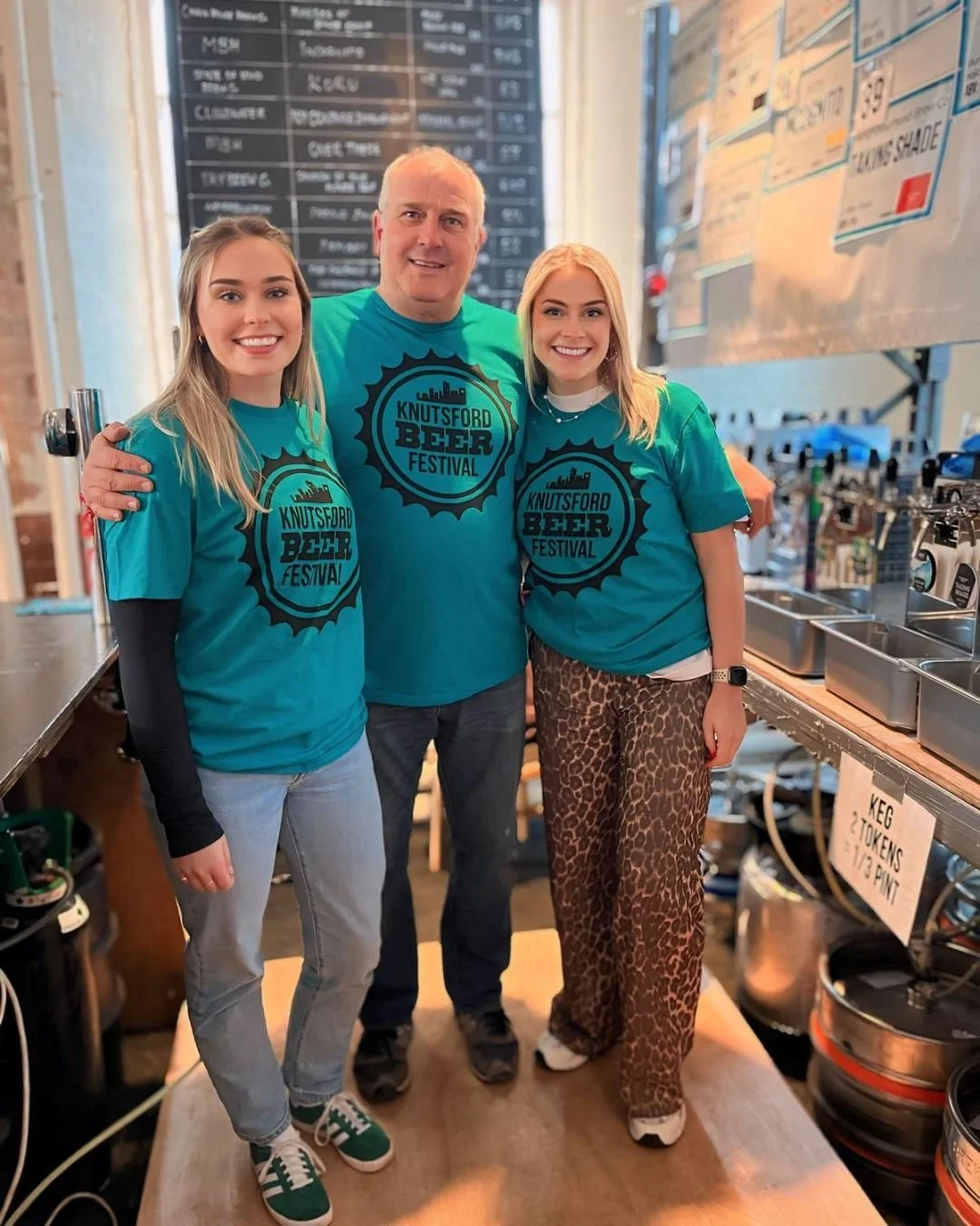 👋 MEET THE BEER FESTIVAL TEAM
The &lsquo;Dream Team&rsquo; of father and daughters will once again be working behind the bar at the Knutsford Beer Festival. Colin Kemshead has been involved with the festival since its inception and still ensures tha