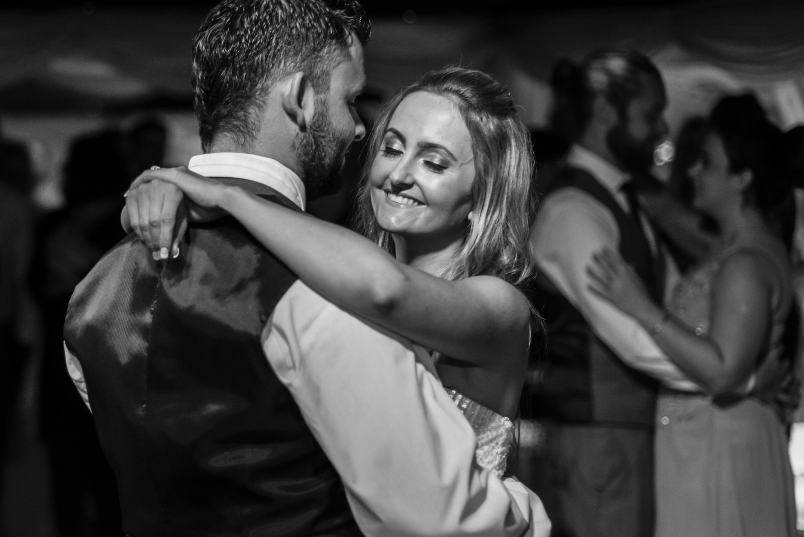 L&C-firstdance-22.jpg