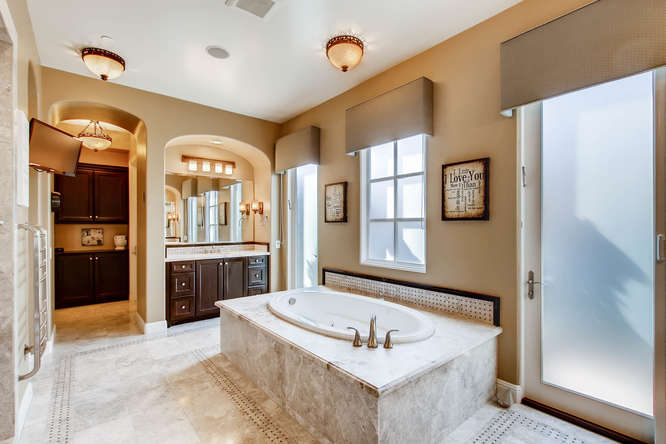 7923 High Time Ridge San Diego-small-018-21-2nd Floor Master Bathroom-666x444-72dpi.jpg