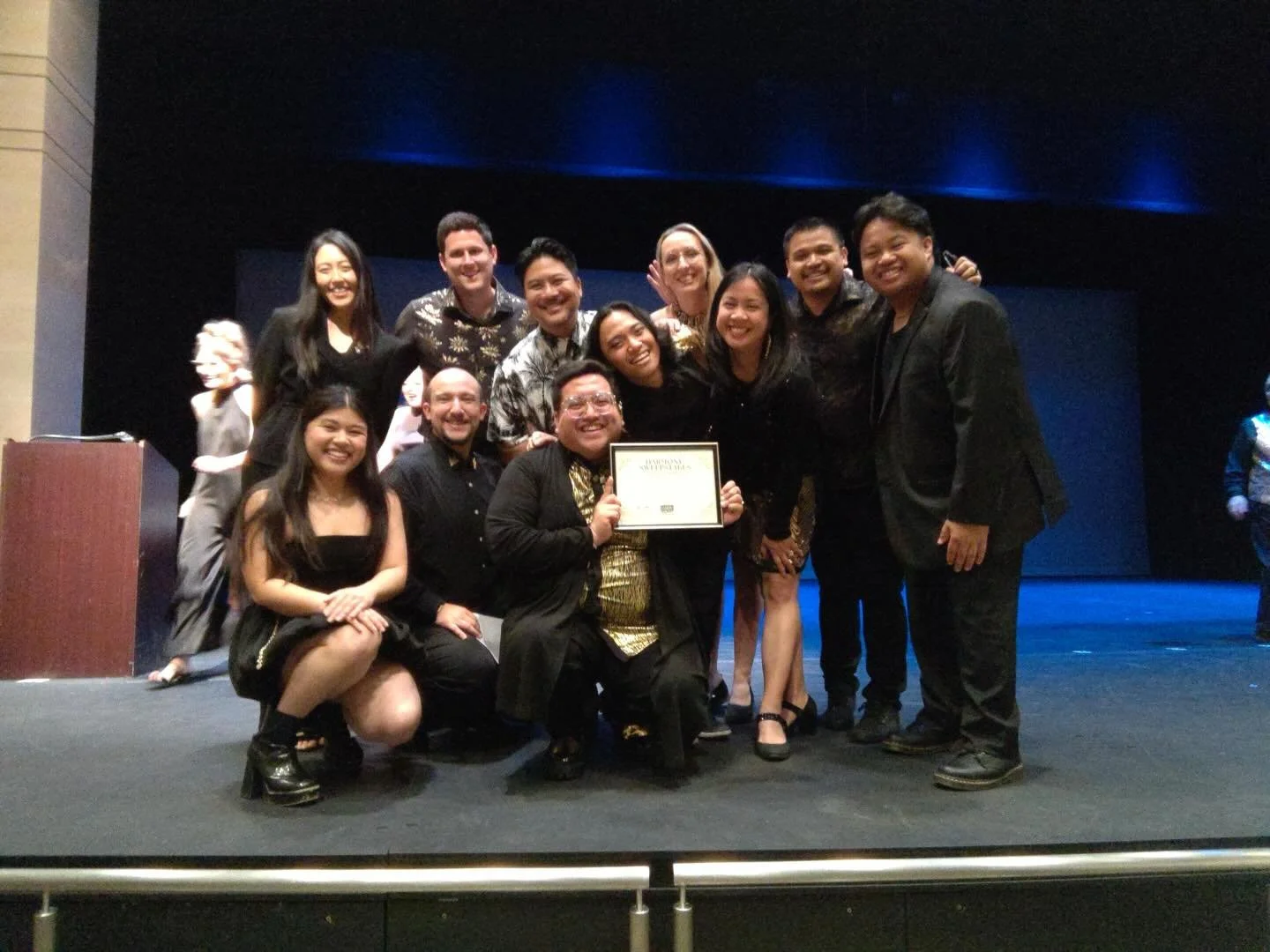 We are so happy to share that we placed 3rd this past weekend at the LA Harmony Sweepstakes! 🥉 It was such an honor to perform alongside the incredibly talented singers in @squadharmonix @valkyriesquartet @redharmony.vocalgroup @rwosingers @theseven