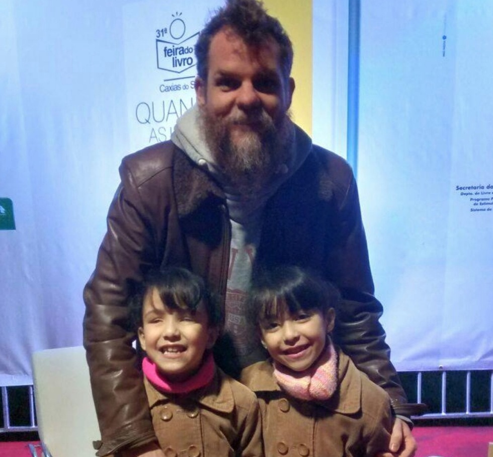 Isadora, Heloisa (que tem o mesmo nome da minha mãe) e eu, no lançamento de O Papai é Pop na Feira do Livro de Caxias do Sul - RS
