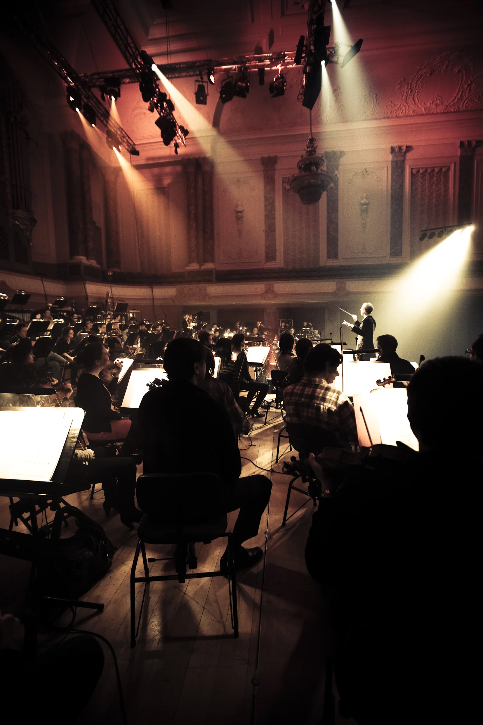 Robert Emery conducting