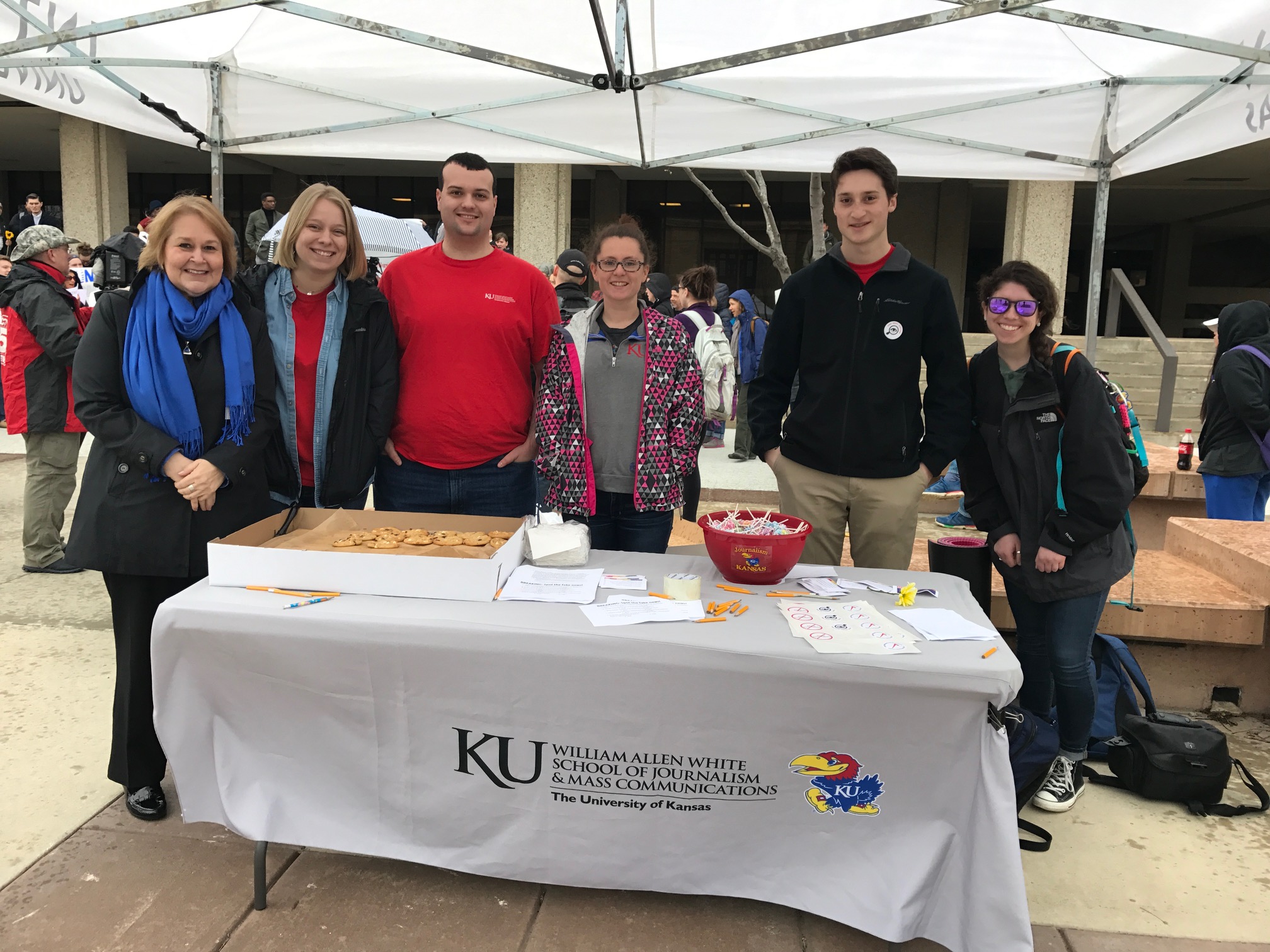 The Journalism Student Leadership Board set up a table on Wescoe Beach on April 4 for Hug A Newsperson Day. Board members invited students to take a quiz on fake news and handed out cards with tips on identifying fake news. They also handed out cookies, lollipops and stickers.