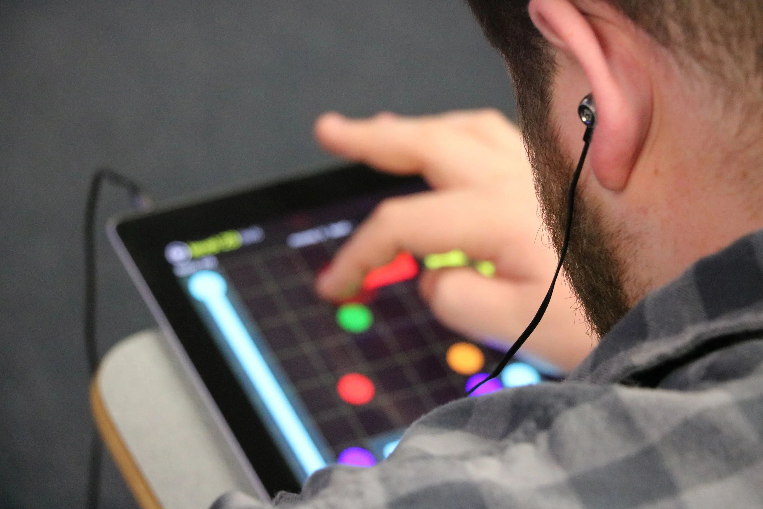 In February, students in Associate Professor Genelle Belmas’ class took part in an experiment to reach a level of concentration called a “flow state,” a state of mind where they are productive and content.