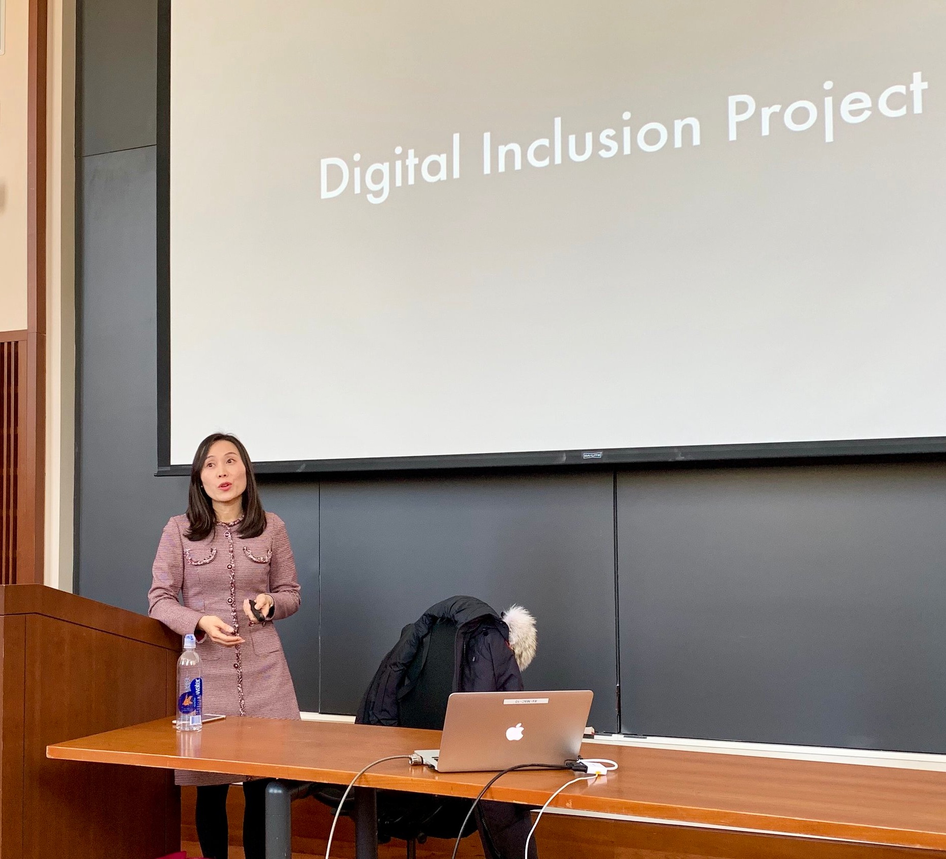Associate Professor Hyunjin Seo gave a presentation at Harvard Law School on March 5.