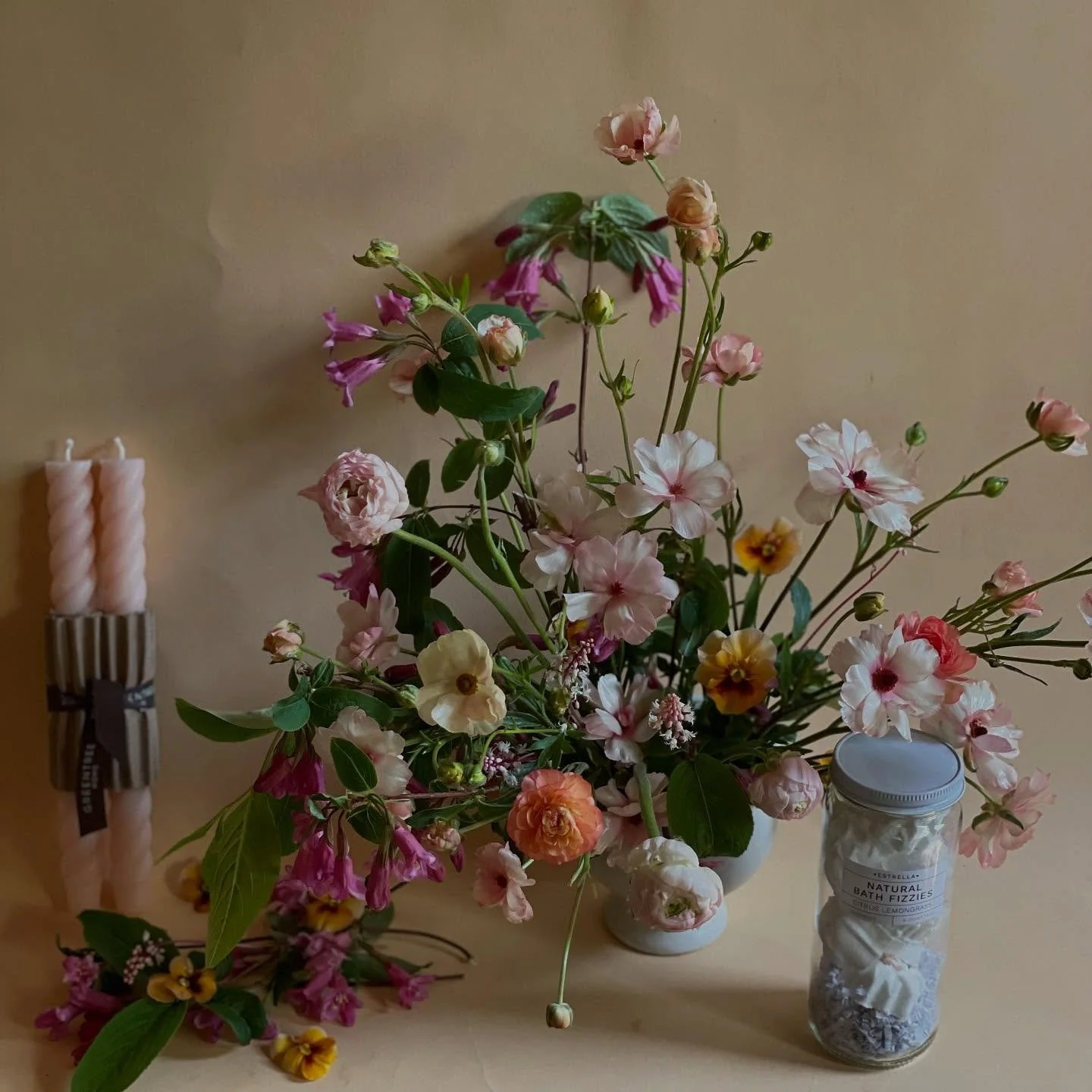 Join Our Giveaway!!

I&rsquo;ve teamed up with my friends @houseofthefaunshop to spread the love. One lucky winner will get:
-a flower delivery from me right to your door (you get to pick your colors) 
-beautiful Estrella natural bath fizzes in Citru