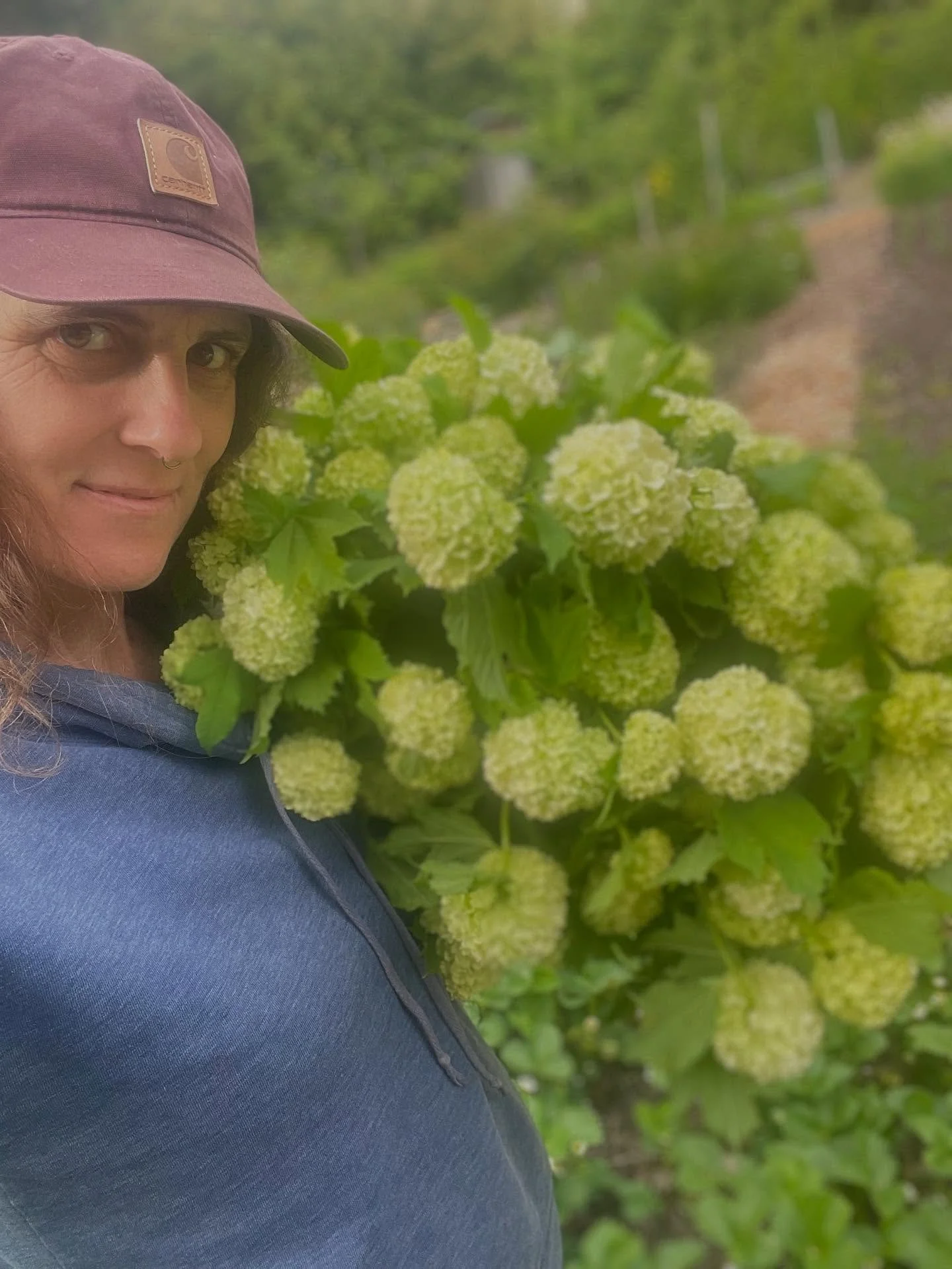 Because women really do carry the world and because some of them are mother&rsquo;s, it was a true honor to spend my weekend celebrating the Mother.

50 arrangements got in the hands of local mothers. Port Townsend, thank you!

And to my mother @susa